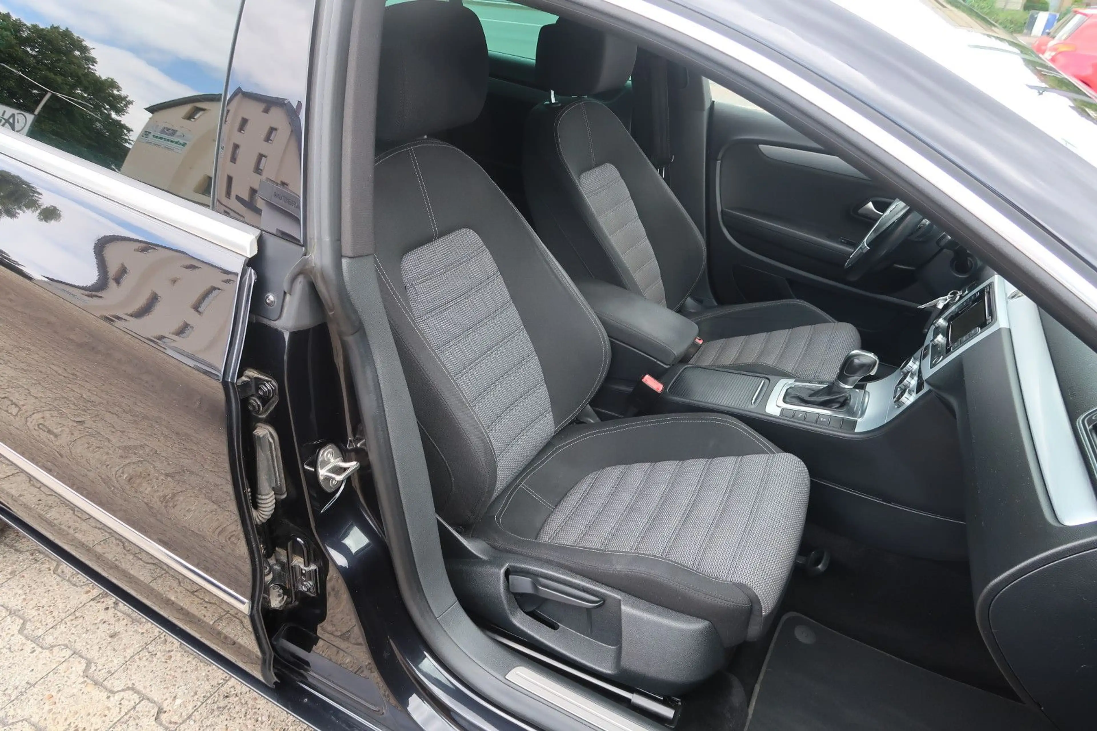 Volkswagen CC 2.0TDI *AUTOMATIK *TEMPOMAT *BI-XENON *2.HAND — photo 10