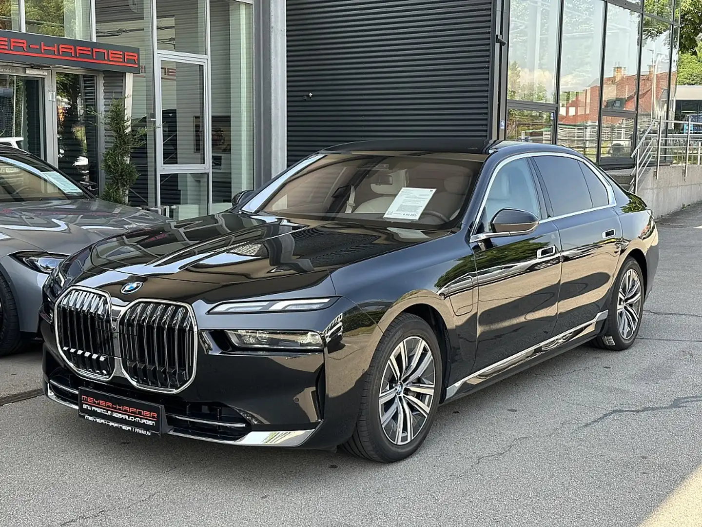 BMW 750 i Hybrid xDrive Limousine Aut. Schwarz - 1