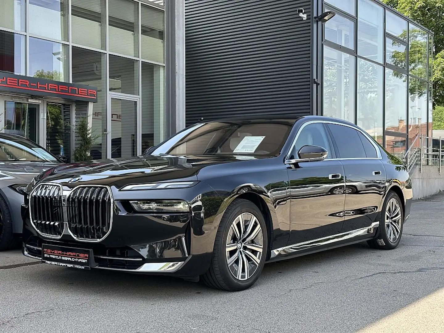 BMW 750 i Hybrid xDrive Limousine Aut. Schwarz - 2