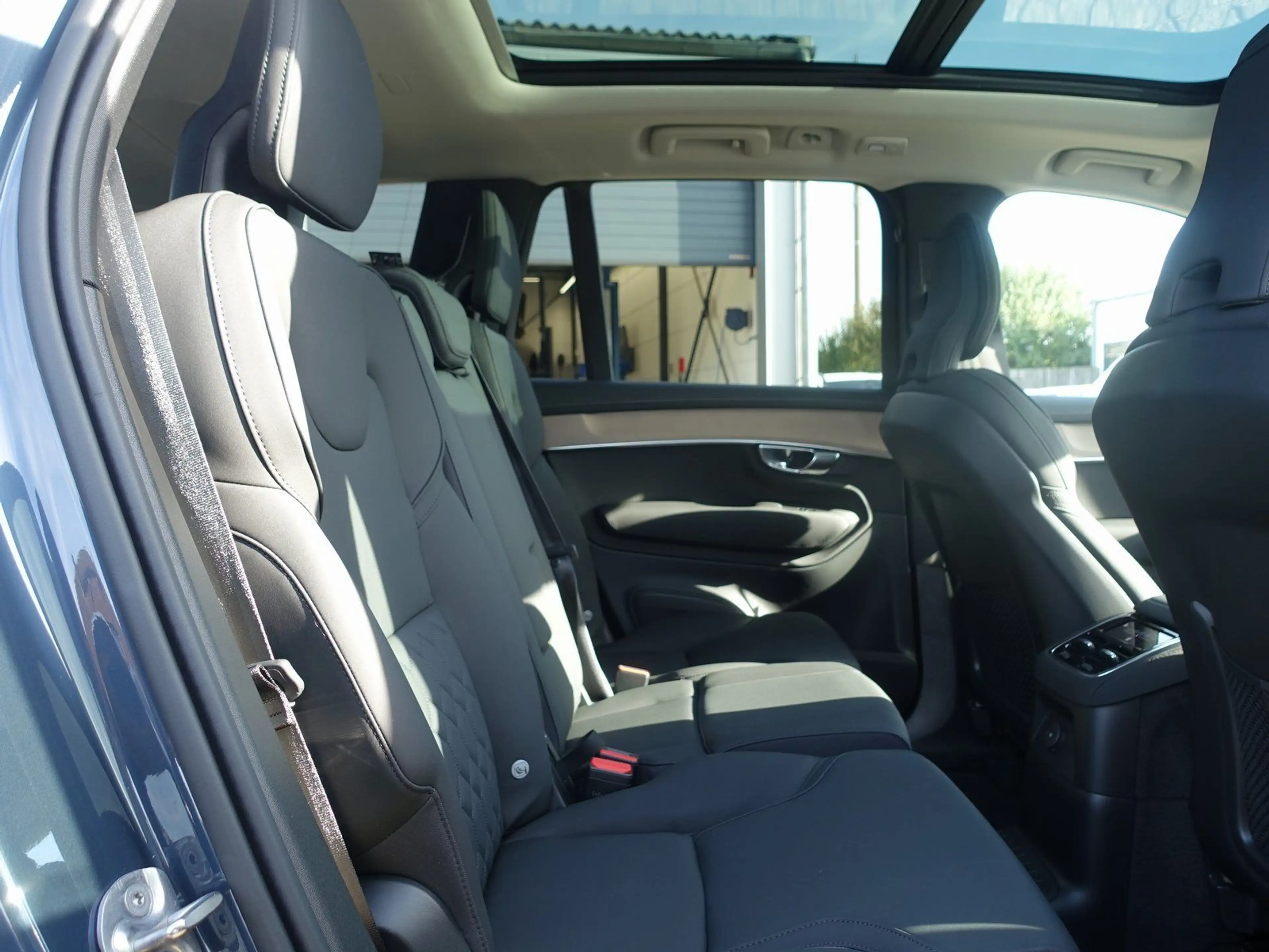 Volvo XC90 Plus T8 AWD Plug-in/FourC/HUD/H&K/360° — photo 9