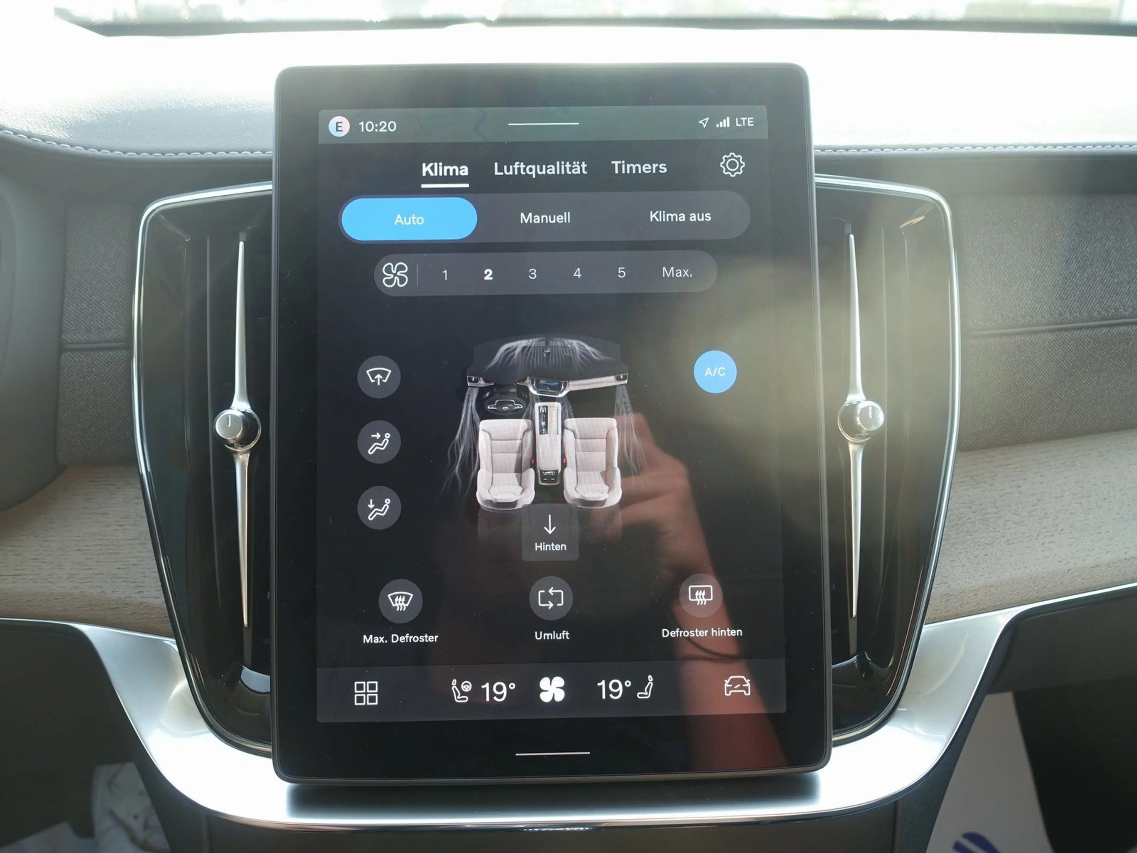 Volvo XC90 Plus T8 AWD Plug-in/FourC/HUD/H&K/360° — photo 18