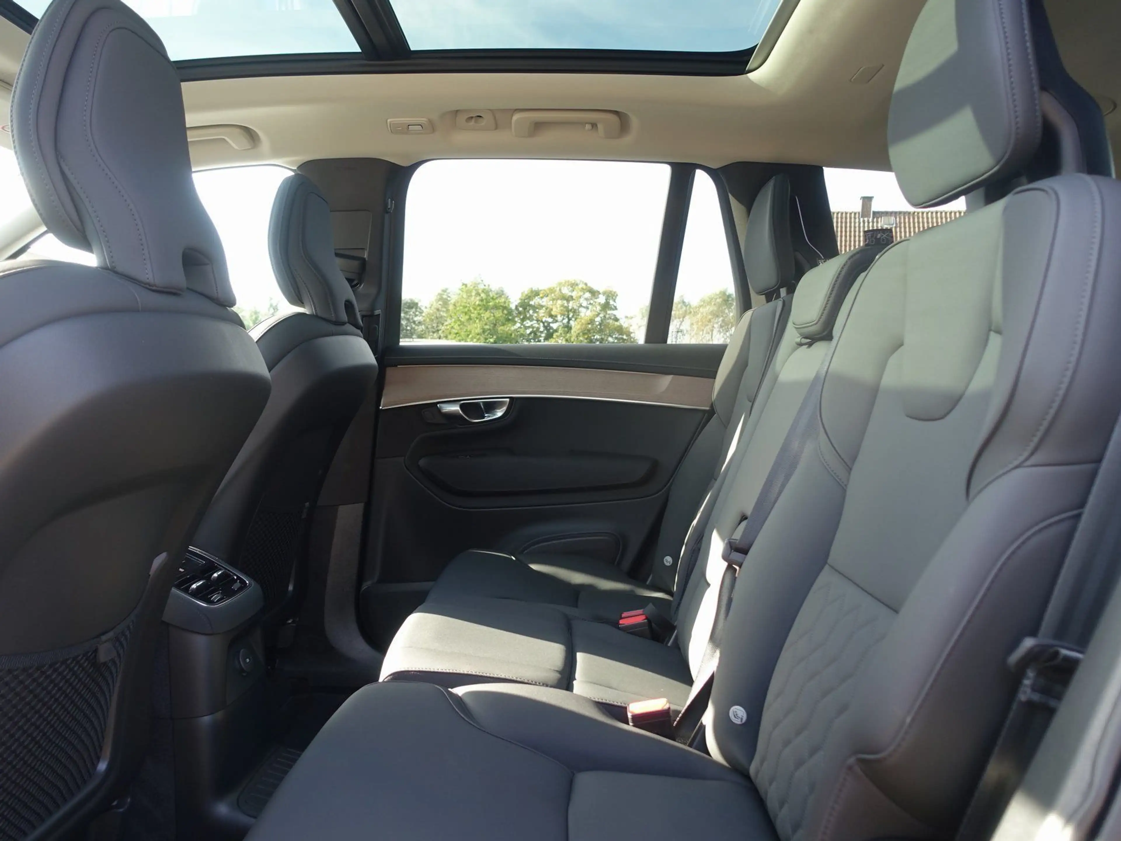 Volvo XC90 Plus T8 AWD Plug-in/FourC/HUD/H&K/360° — photo 10