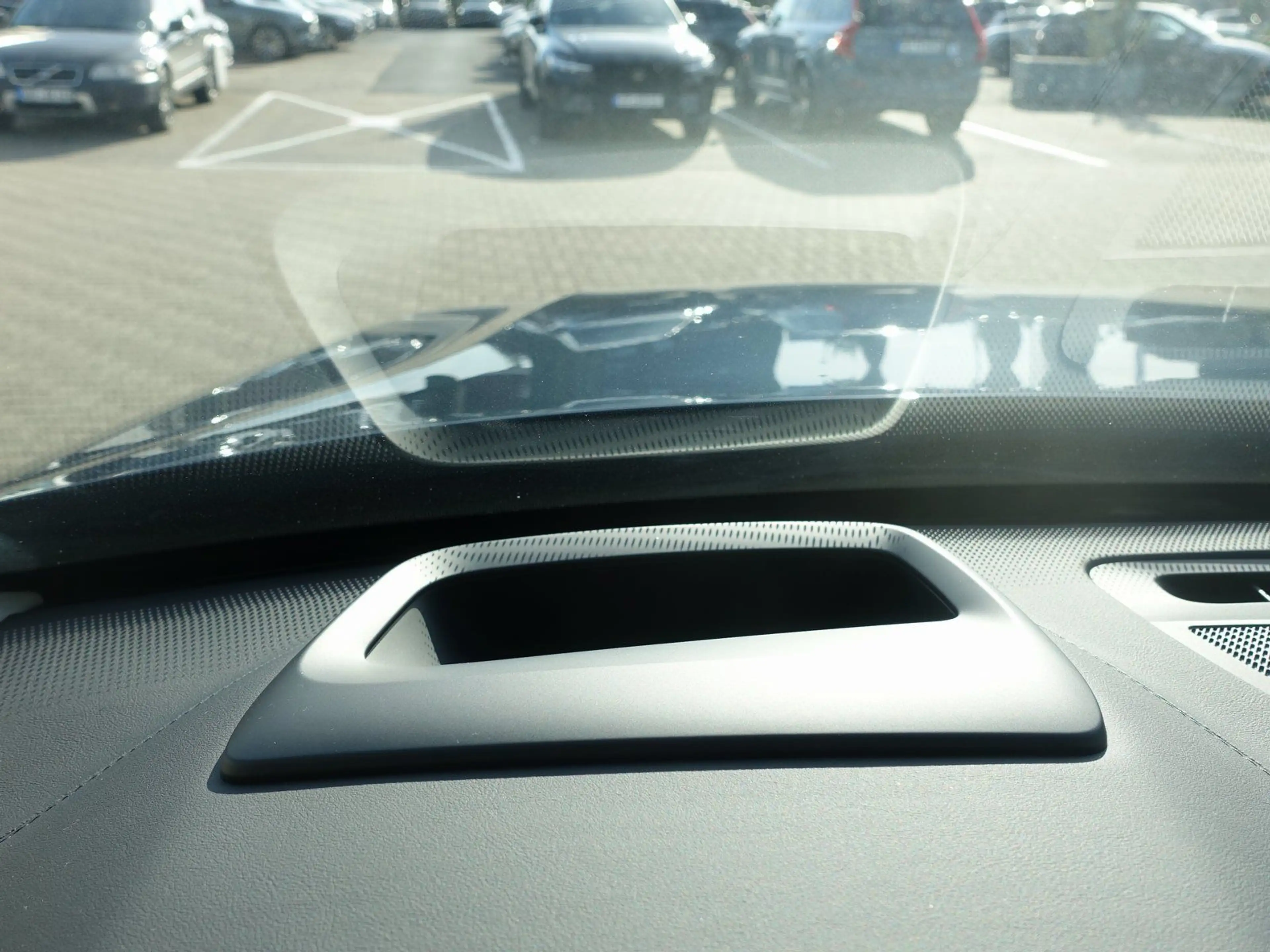 Volvo XC90 Plus T8 AWD Plug-in/FourC/HUD/H&K/360° — photo 24