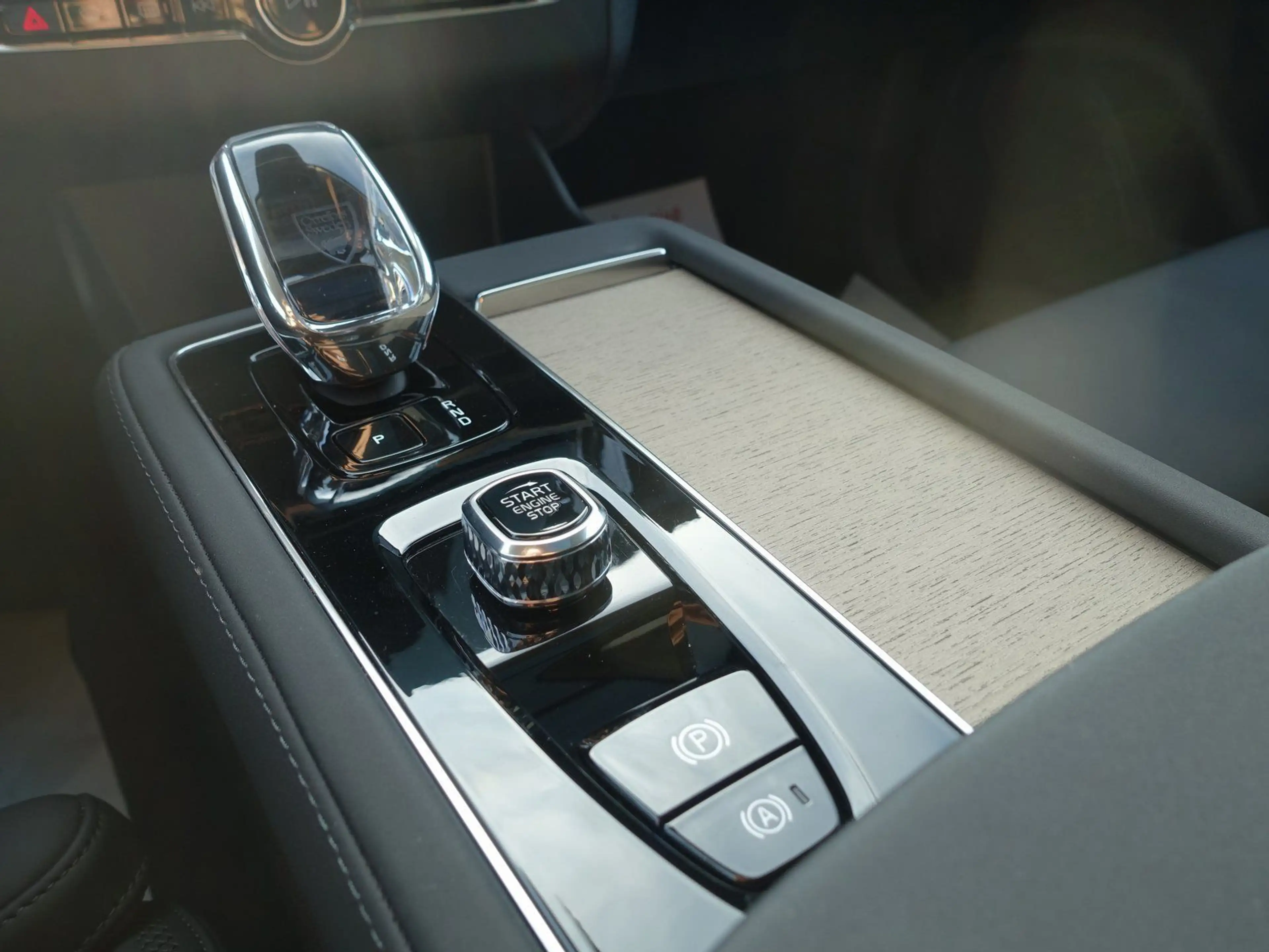 Volvo XC90 Plus T8 AWD Plug-in/FourC/HUD/H&K/360° — photo 21
