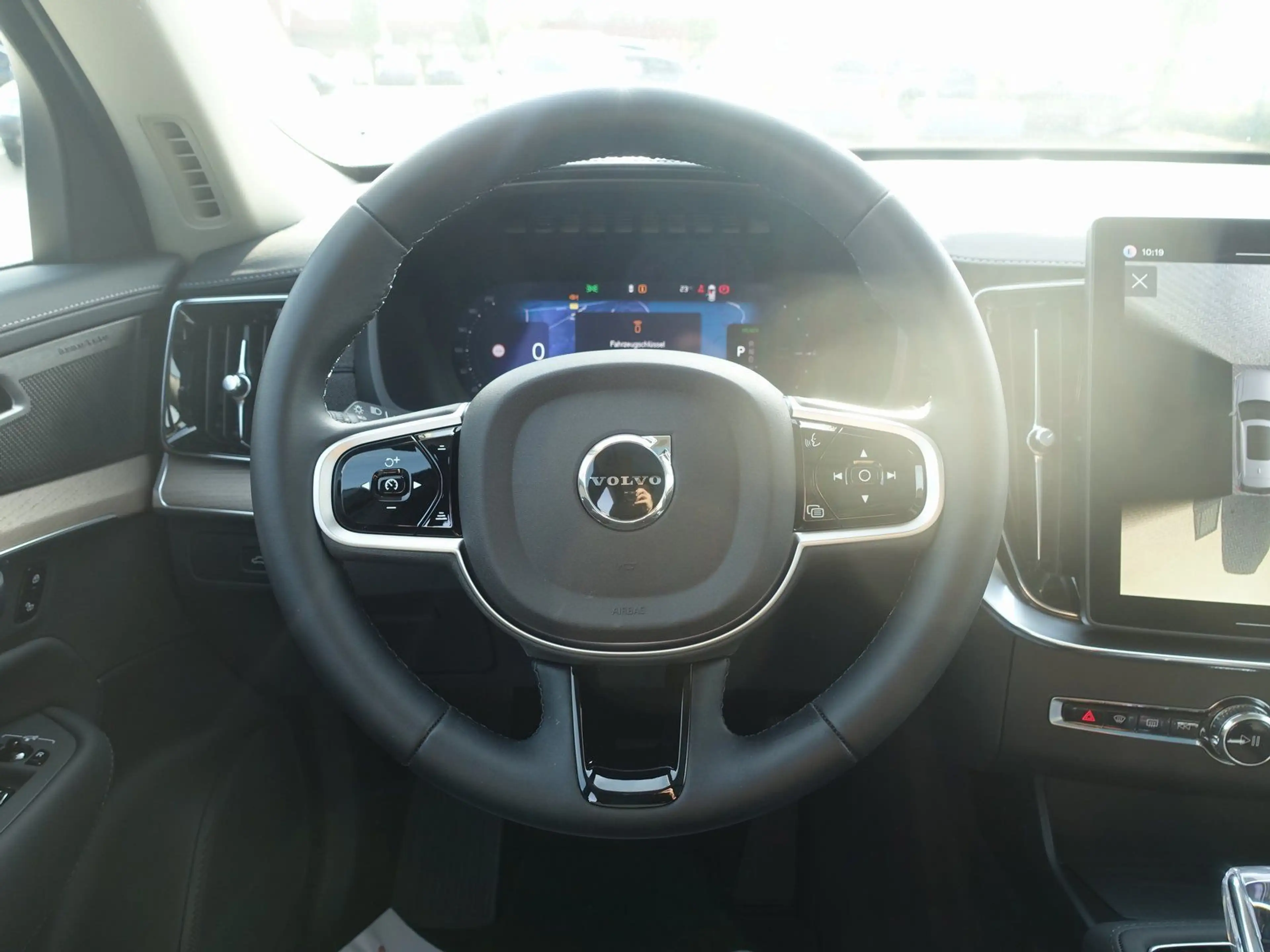 Volvo XC90 Plus T8 AWD Plug-in/FourC/HUD/H&K/360° — photo 13