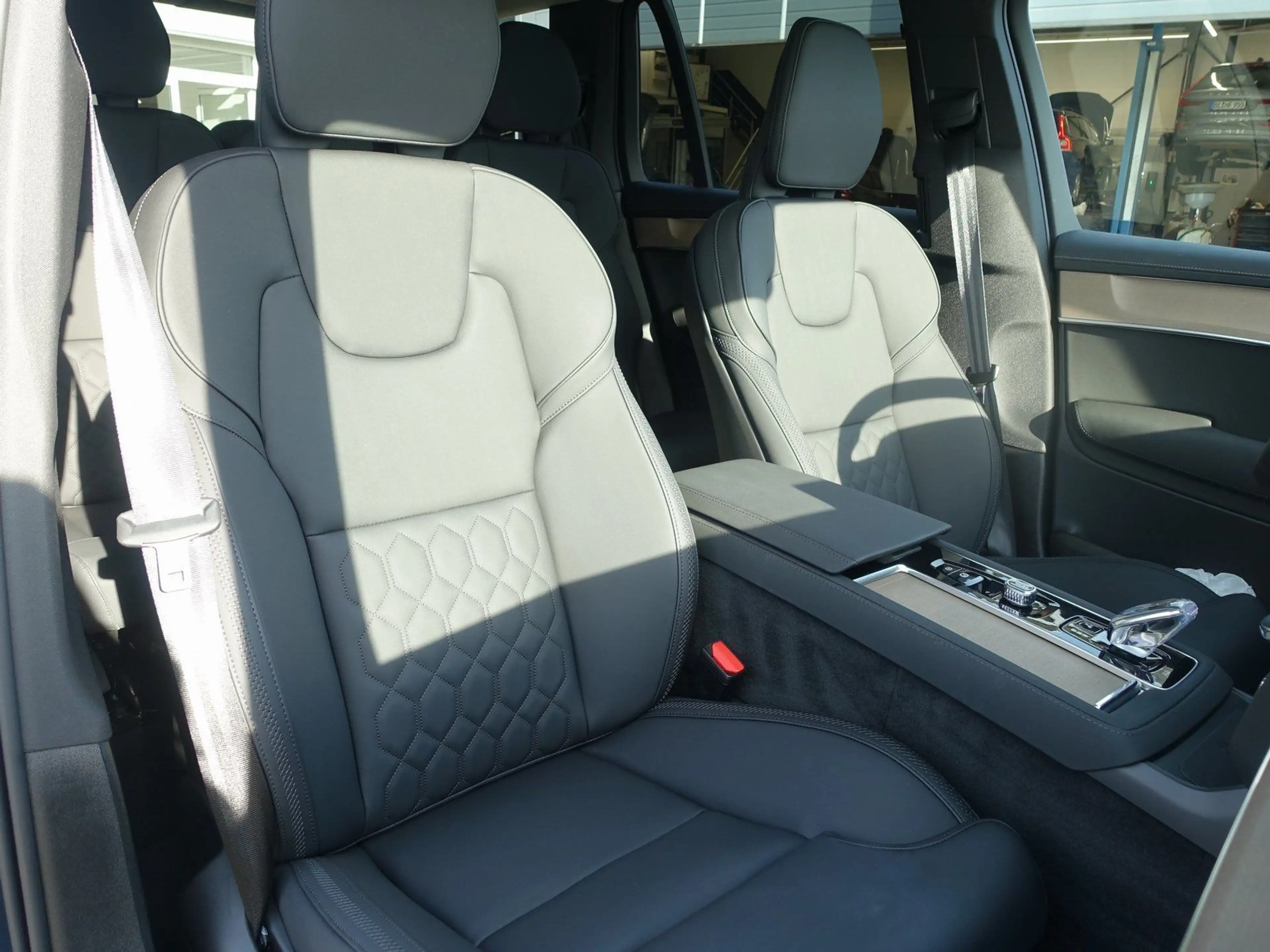 Volvo XC90 Plus T8 AWD Plug-in/FourC/HUD/H&K/360° — photo 8