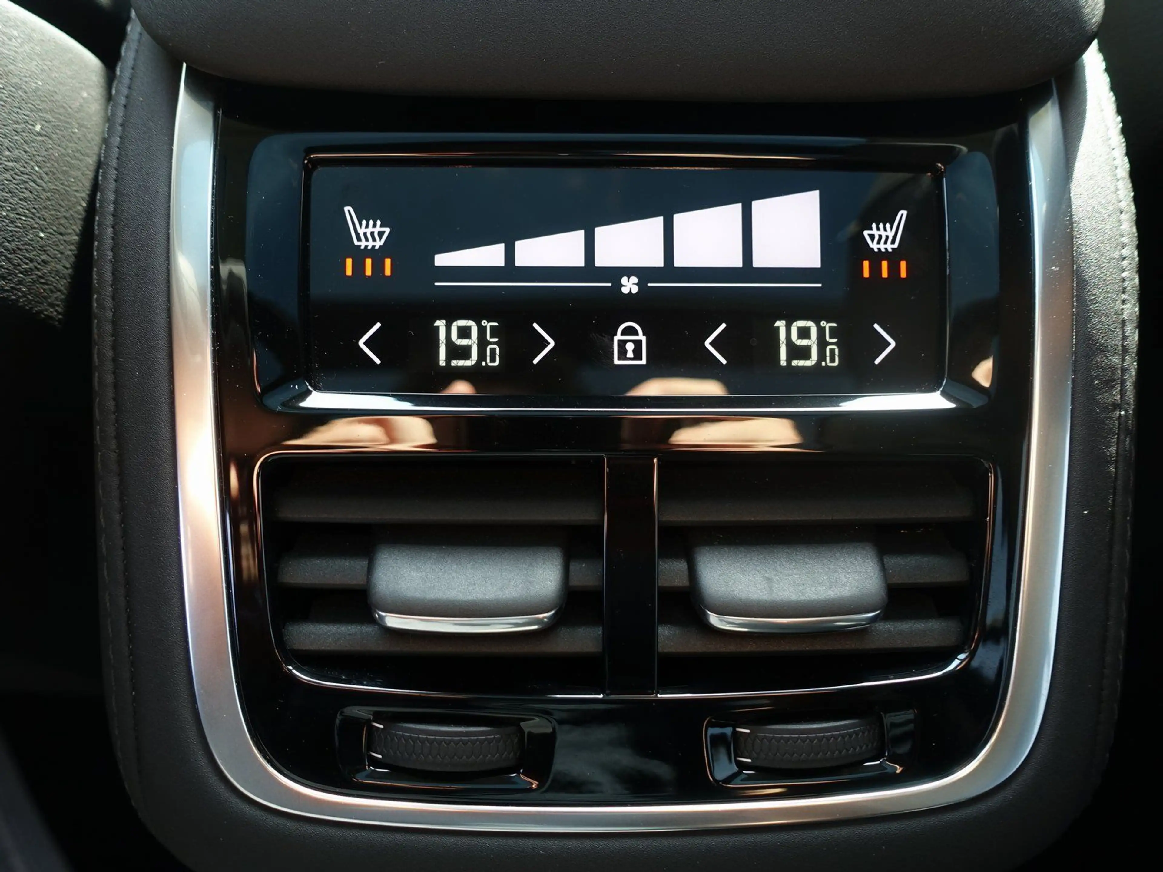 Volvo XC90 Plus T8 AWD Plug-in/FourC/HUD/H&K/360° — photo 14