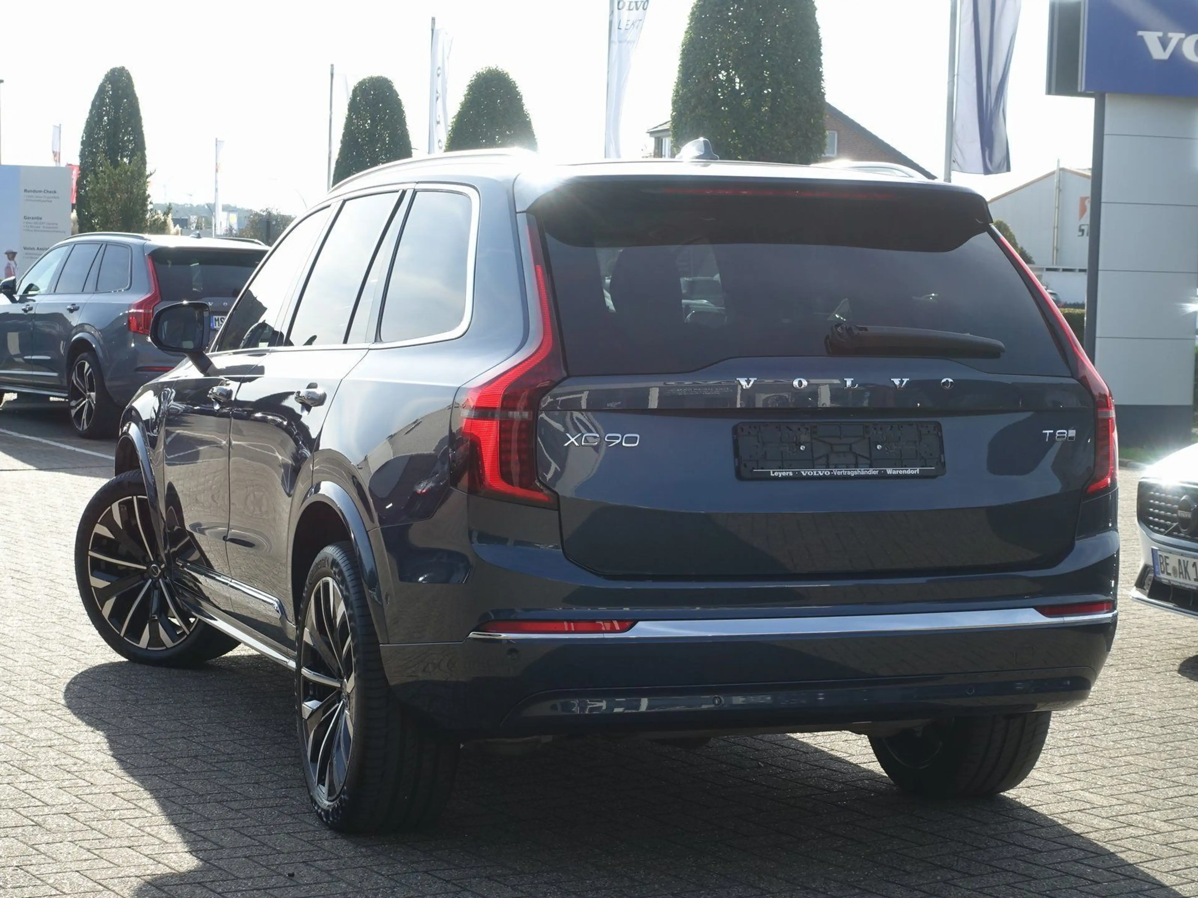 Volvo XC90 Plus T8 AWD Plug-in/FourC/HUD/H&K/360° — photo 4