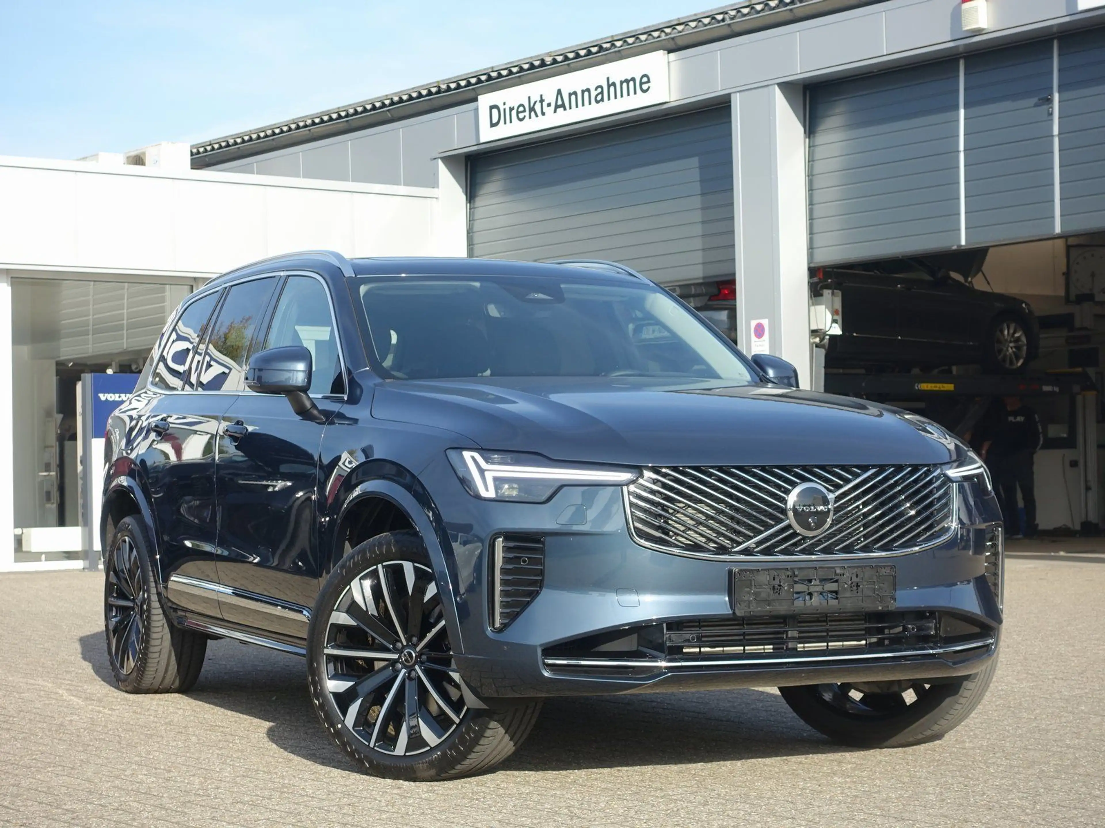 Volvo XC90 Plus T8 AWD Plug-in/FourC/HUD/H&K/360° — photo 3