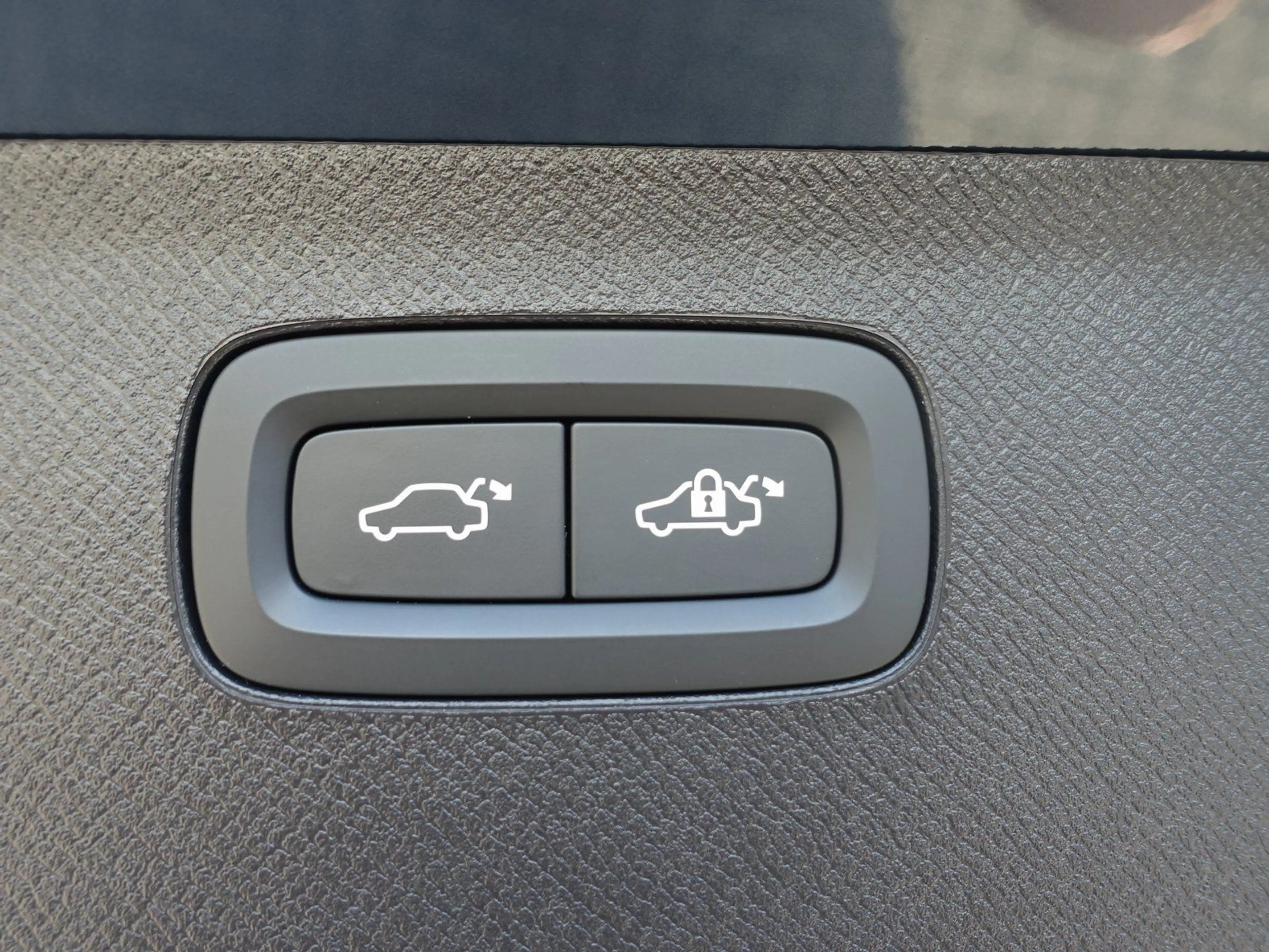 Volvo XC90 Plus T8 AWD Plug-in/FourC/HUD/H&K/360° — photo 29