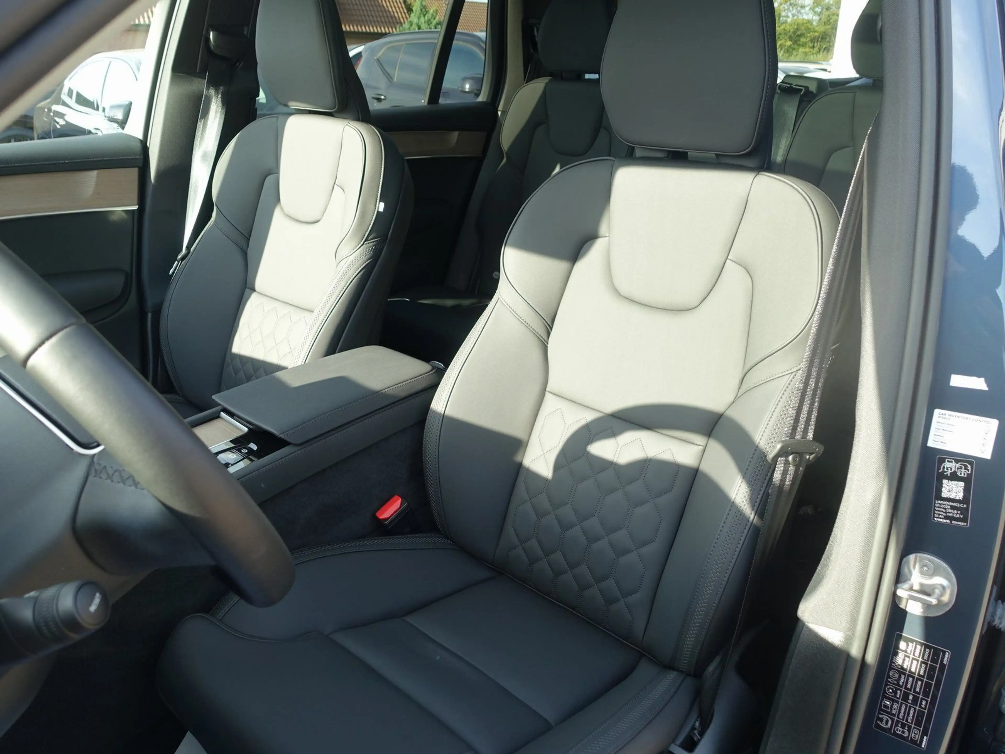 Volvo XC90 Plus T8 AWD Plug-in/FourC/HUD/H&K/360° — photo 11