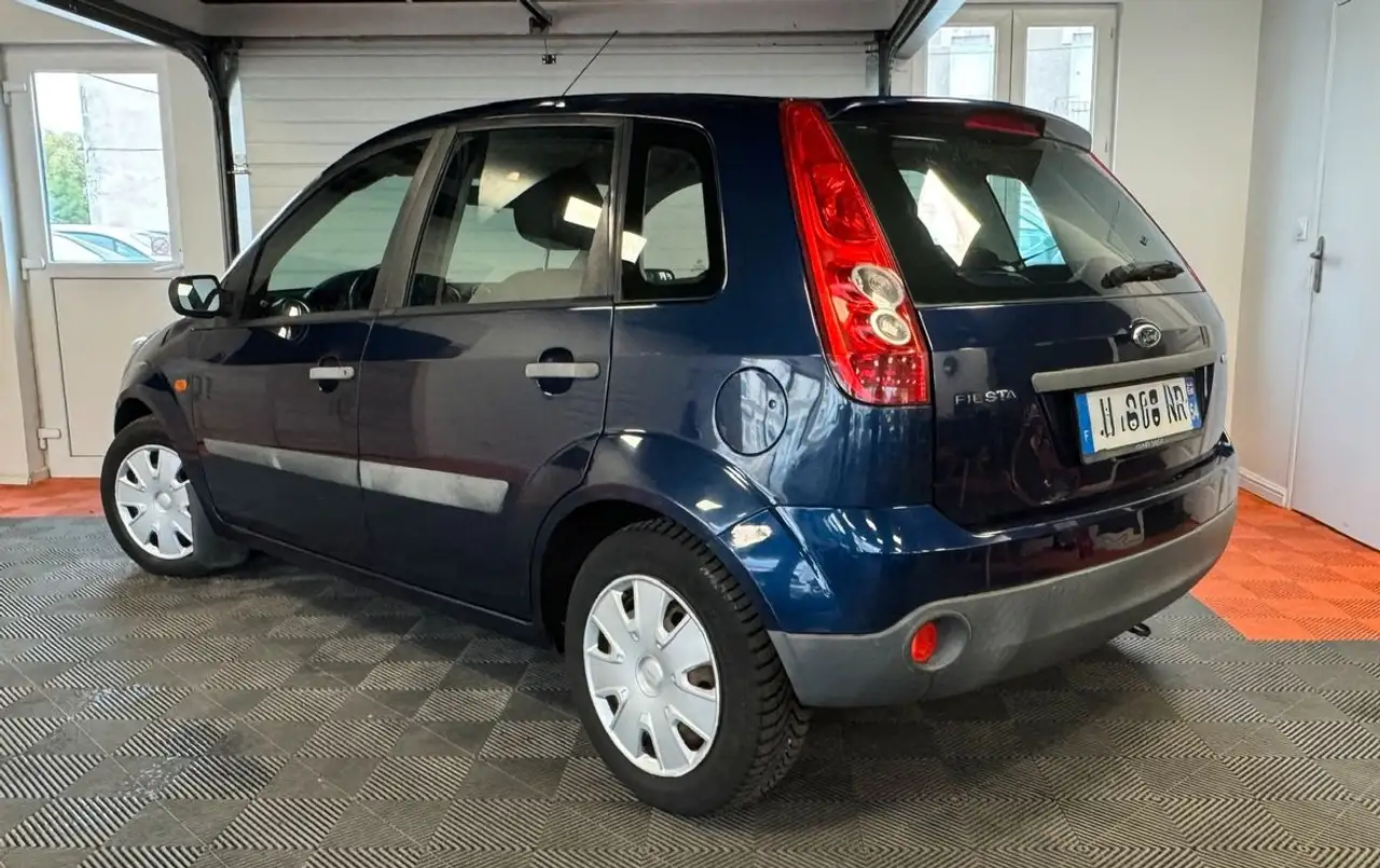 Ford Fiesta 5 portes — photo 2