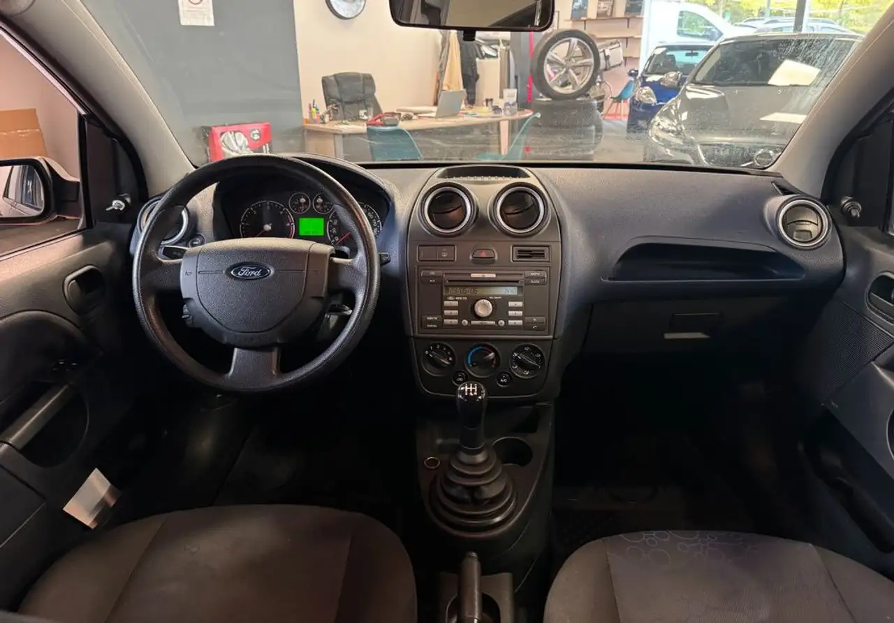 Ford Fiesta 5 portes — photo 3