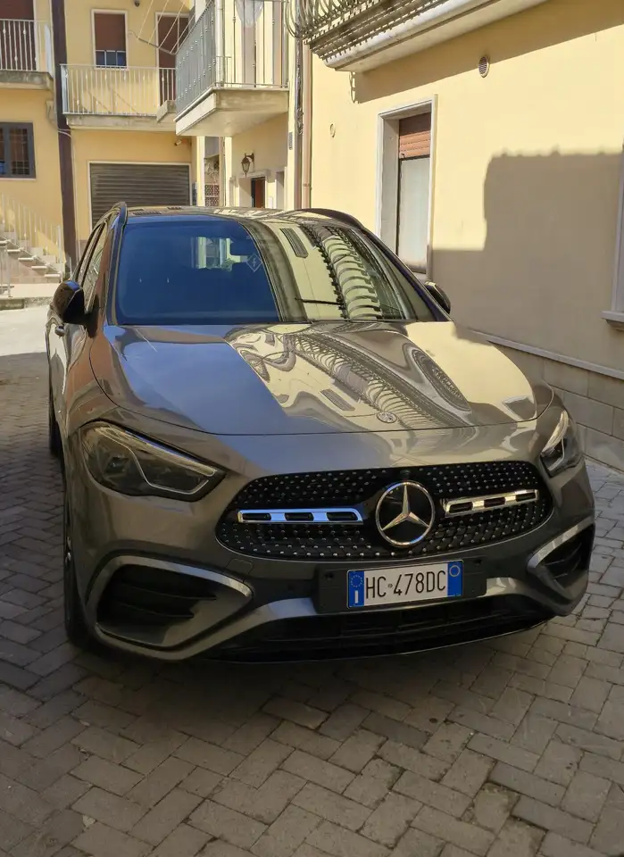 Mercedes-Benz GLA 200 d Premium auto — photo 1 of 13