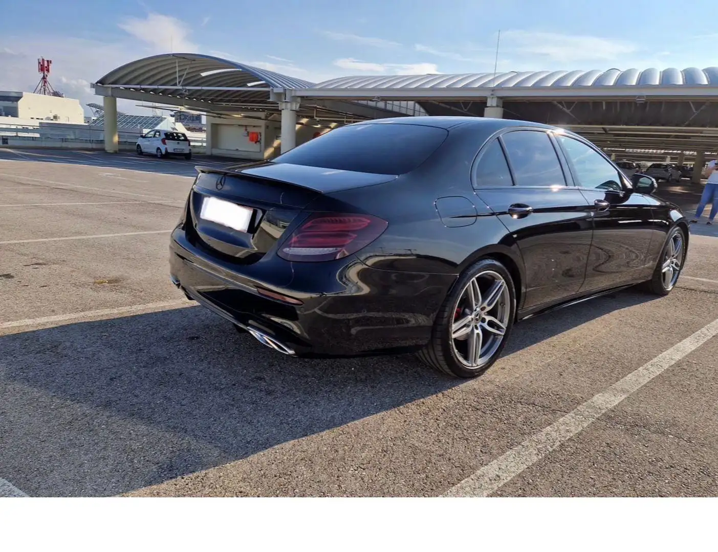 Mercedes-Benz E 220 E 220 d Aut. Schwarz - 2