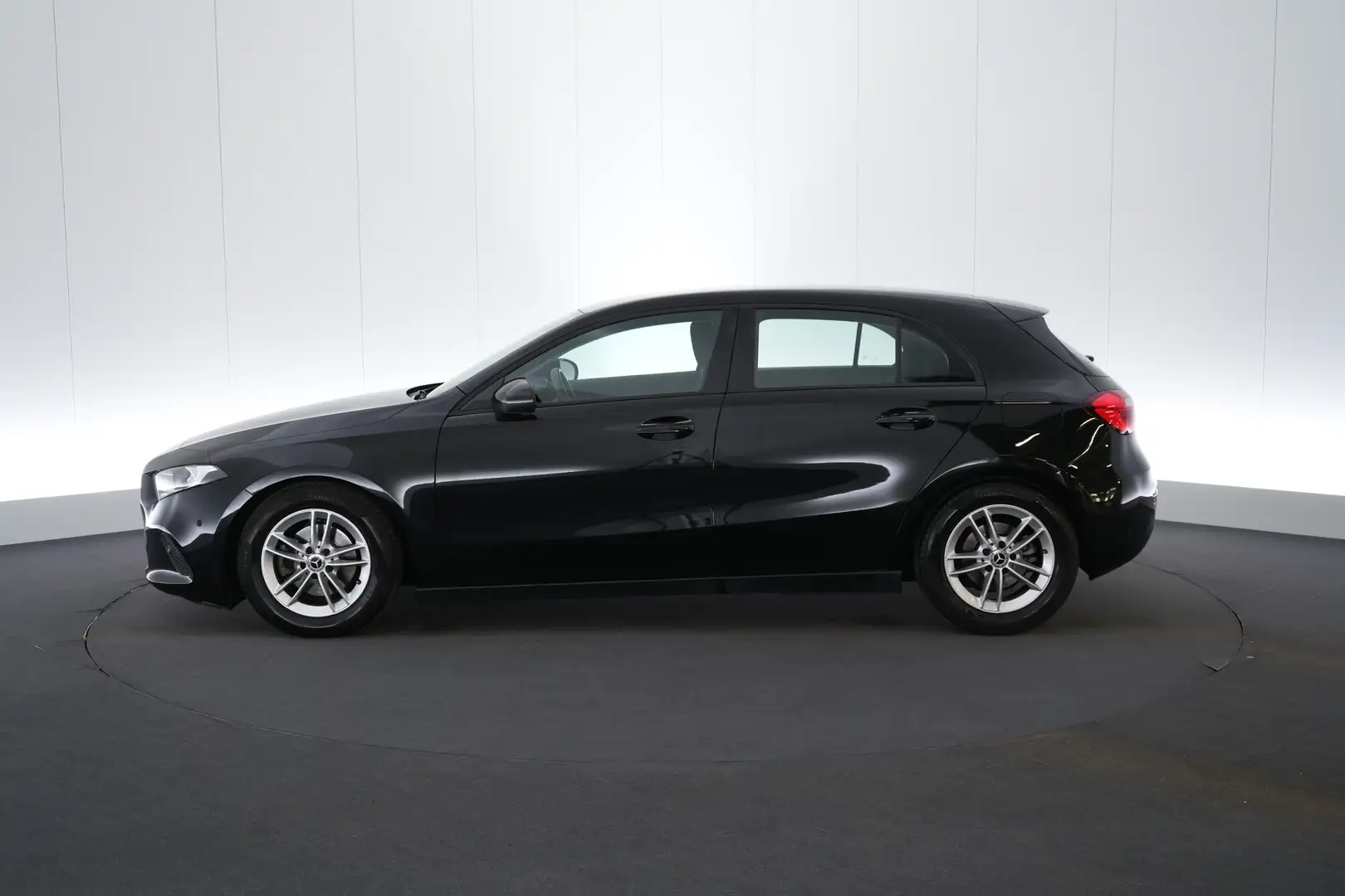 Mercedes-Benz A 160 Business Solution GPS PDC CAM Verw. Zetels Zwart - 2