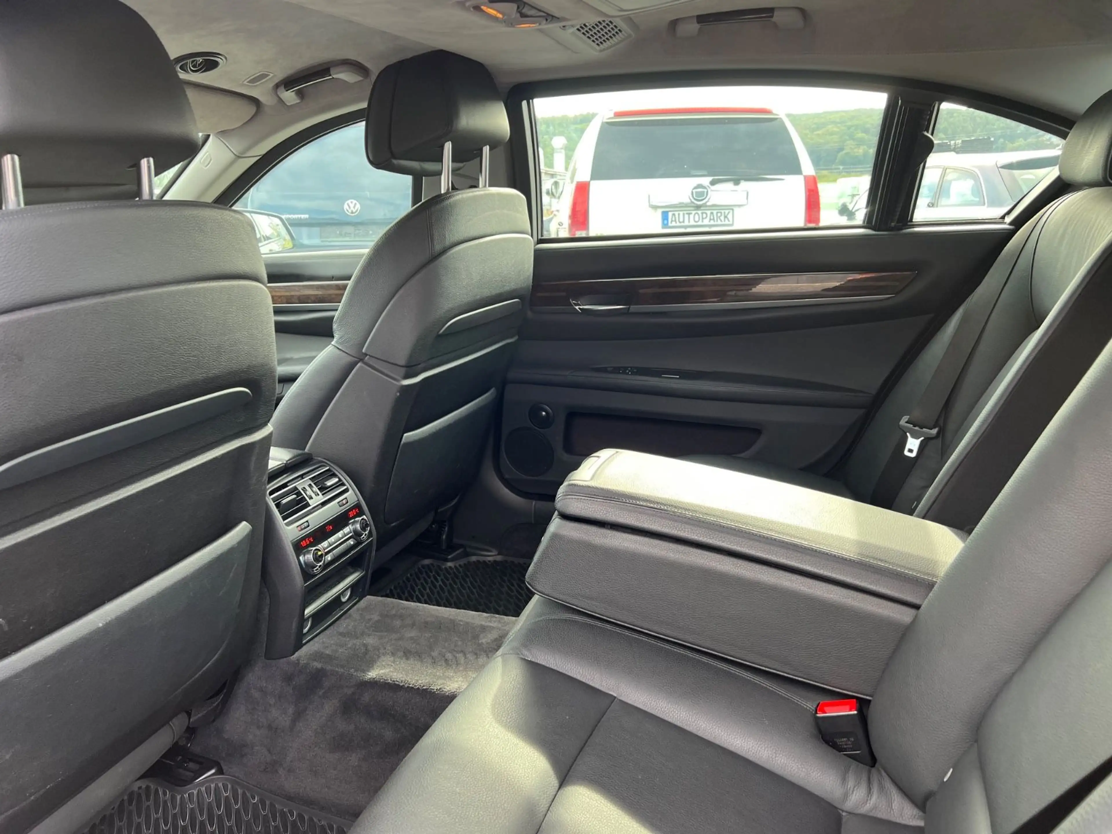 BMW 750 Li HIGH SECURITY*ARMORED*GEPANZERT*VR9/B7* — photo 12