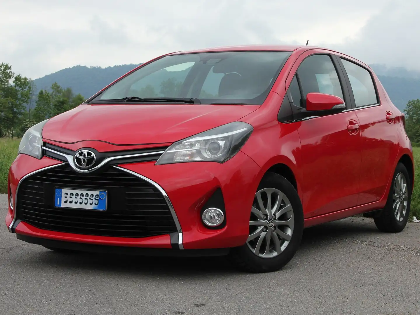 Toyota Yaris Yaris 5p 1.0 Cool my18 Rosso - 1