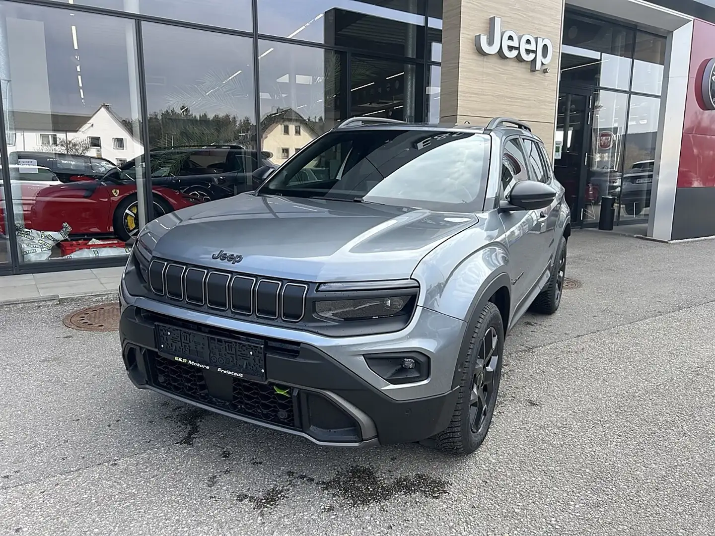 Jeep Avenger 1.2 T3 e-Hybrid 4xe Overland e-DCT6 Grau - 1