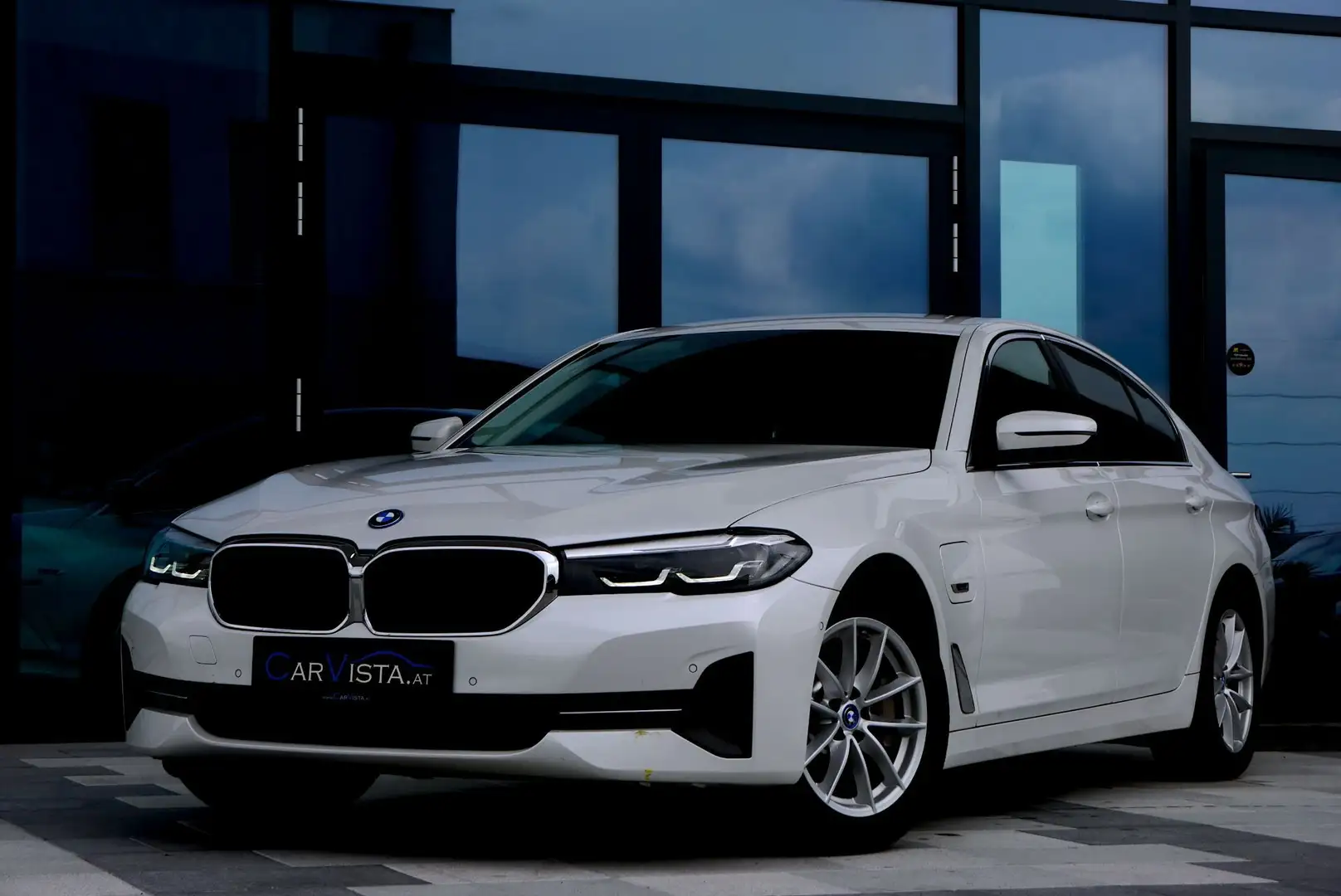 BMW 520 e PHEV Aut. *Leder, Parkassistent & Anhängerkuppl Weiß - 2
