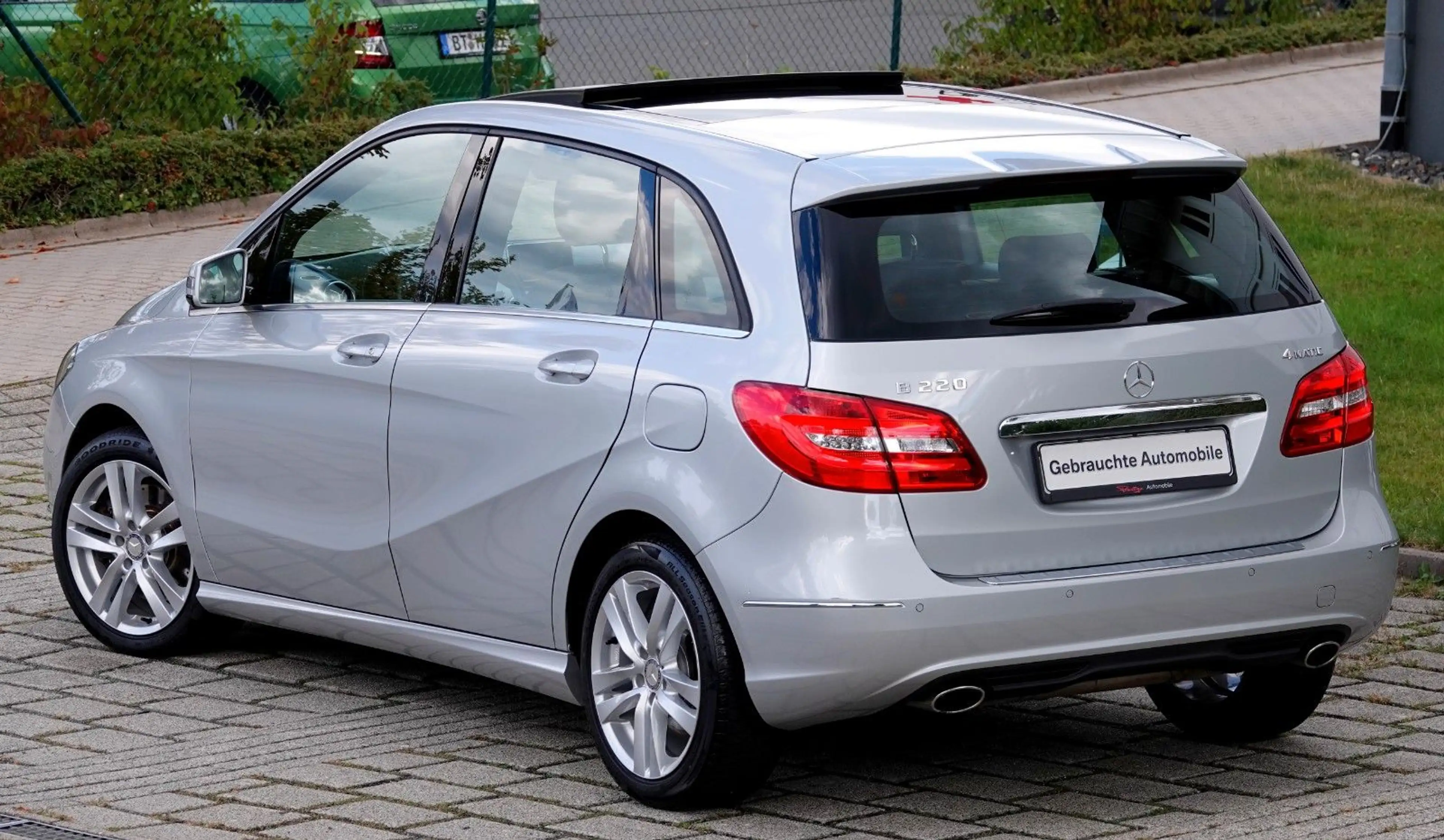 Mercedes-Benz B 220 4Matic *PANORAMA* GARANTIE* — photo 2