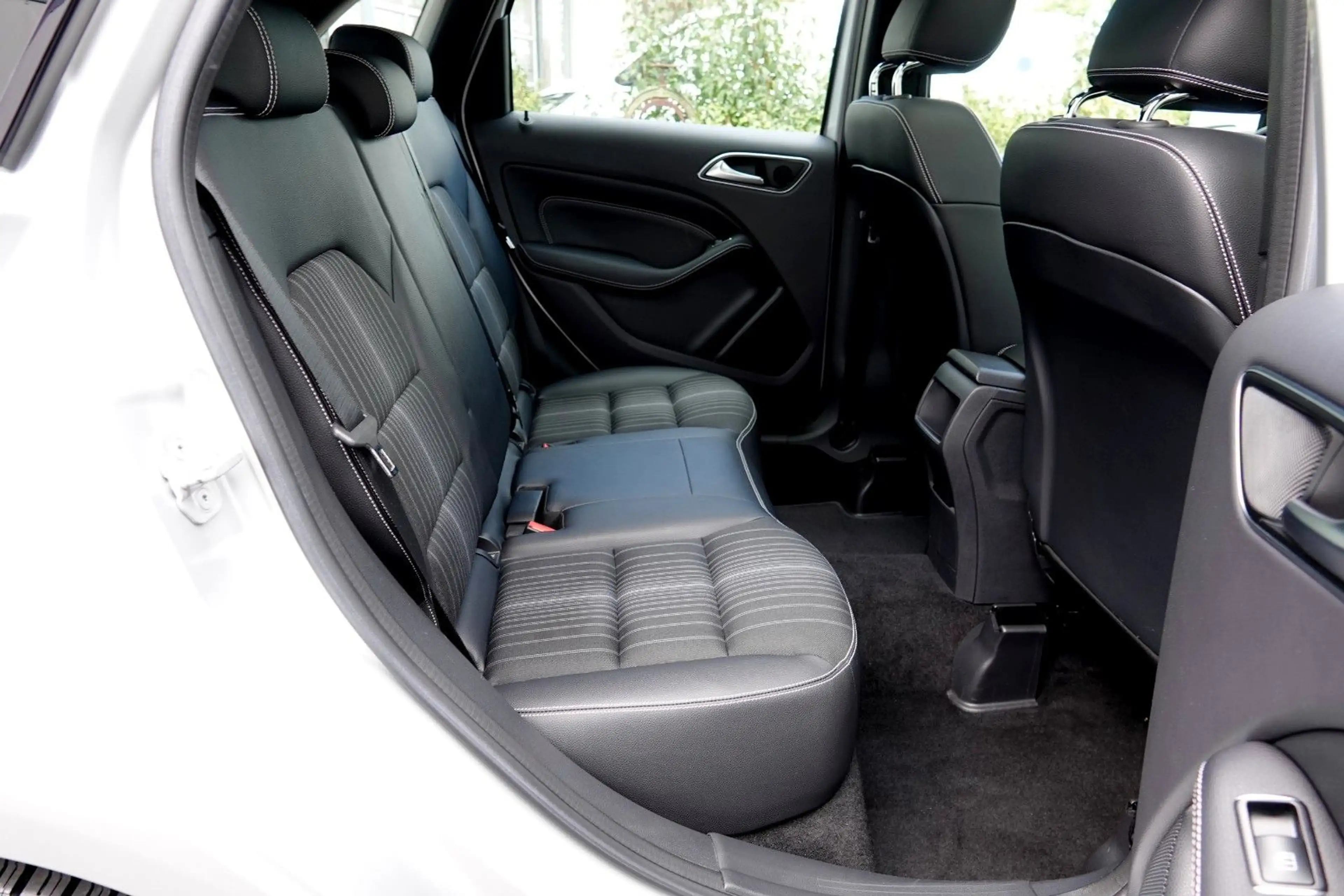 Mercedes-Benz B 220 4Matic *PANORAMA* GARANTIE* — photo 12