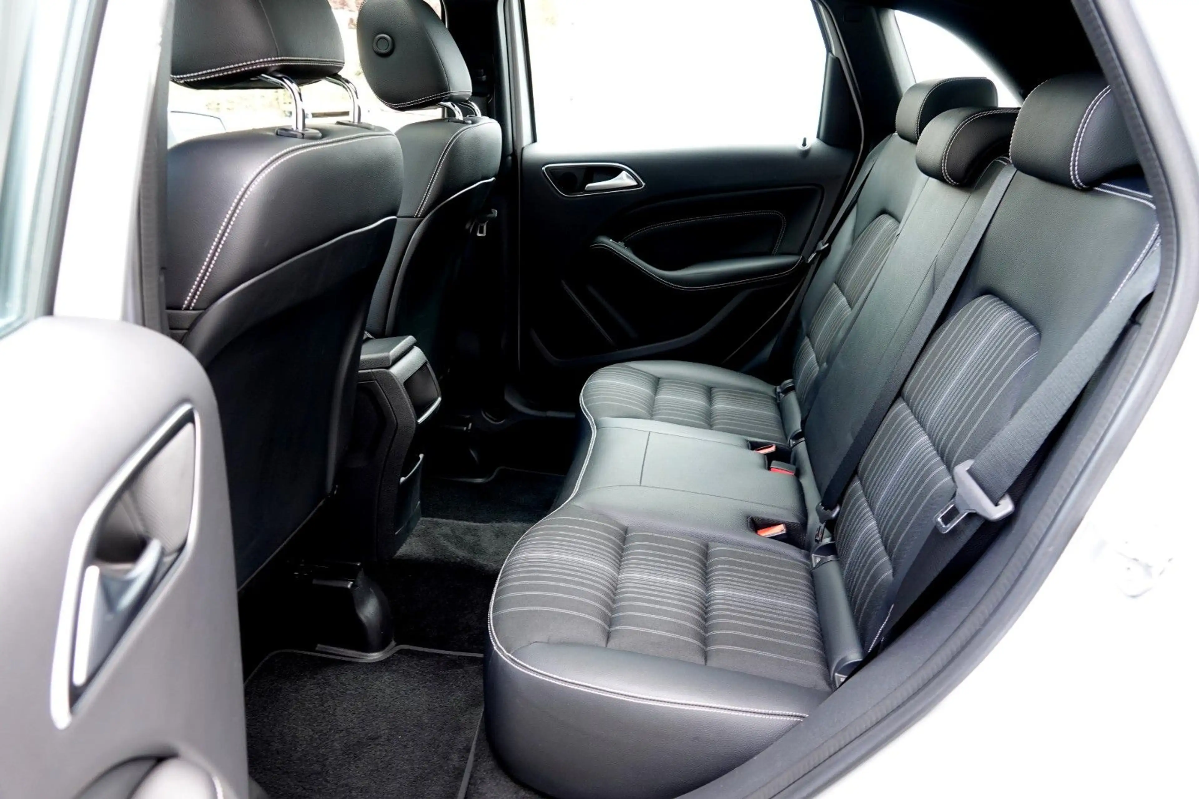 Mercedes-Benz B 220 4Matic *PANORAMA* GARANTIE* — photo 11