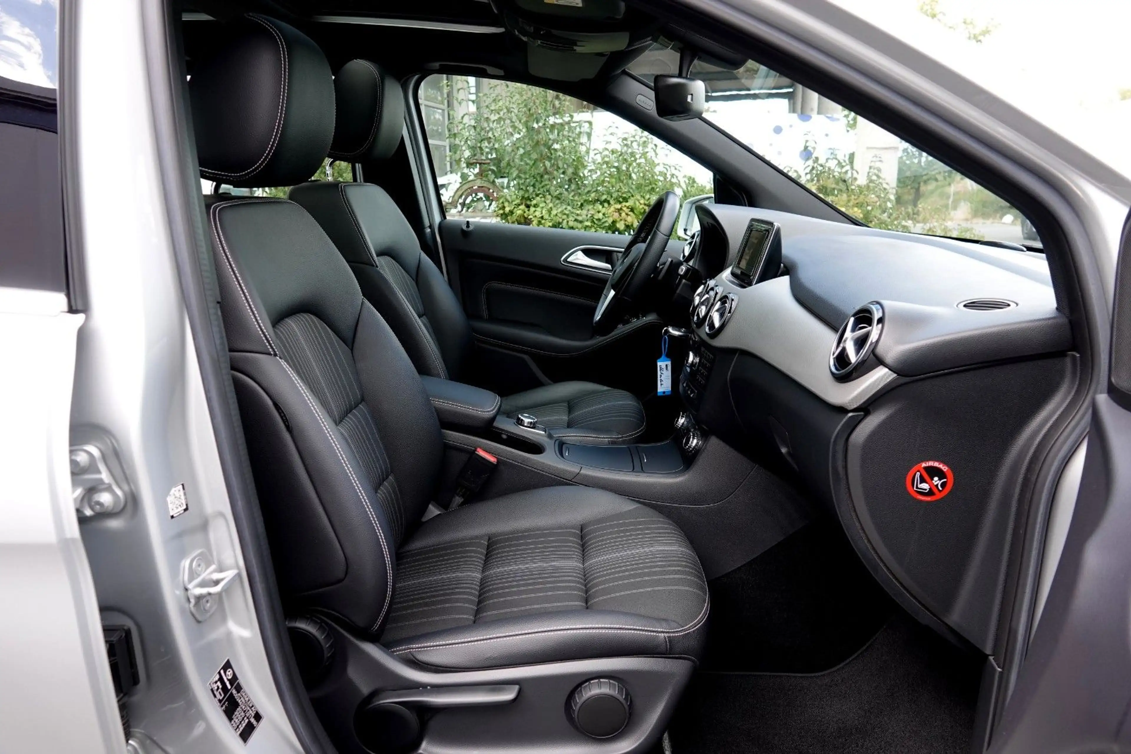 Mercedes-Benz B 220 4Matic *PANORAMA* GARANTIE* — photo 10