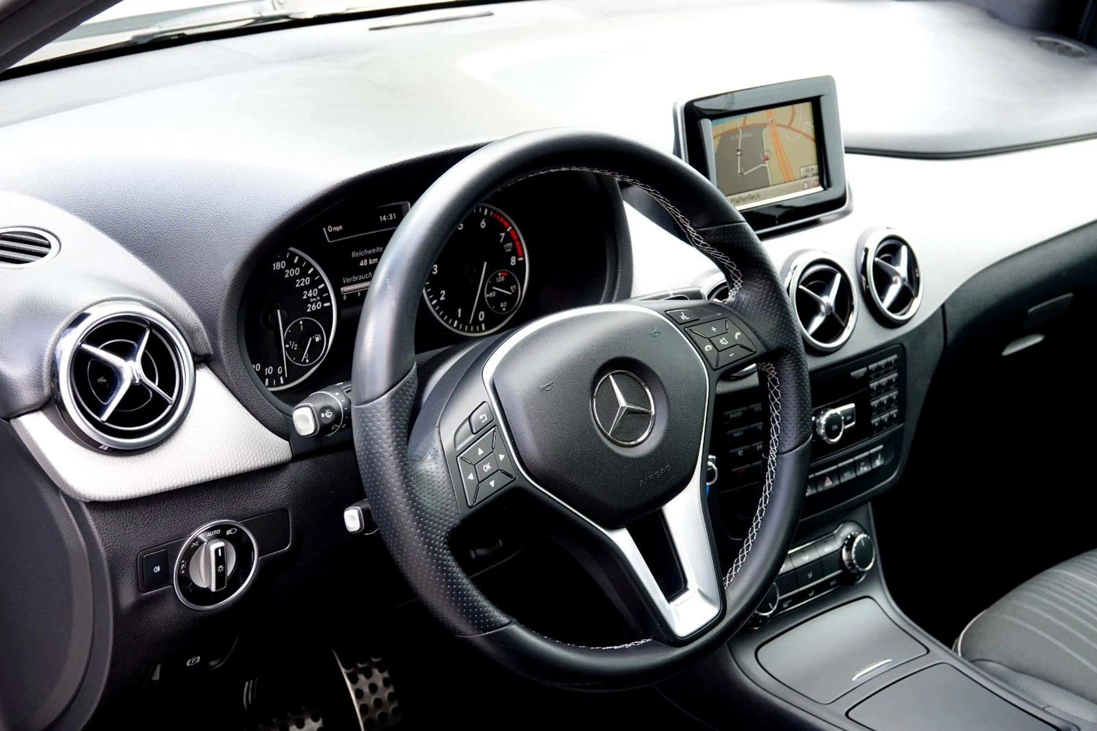 Mercedes-Benz B 220 4Matic *PANORAMA* GARANTIE* — photo 7
