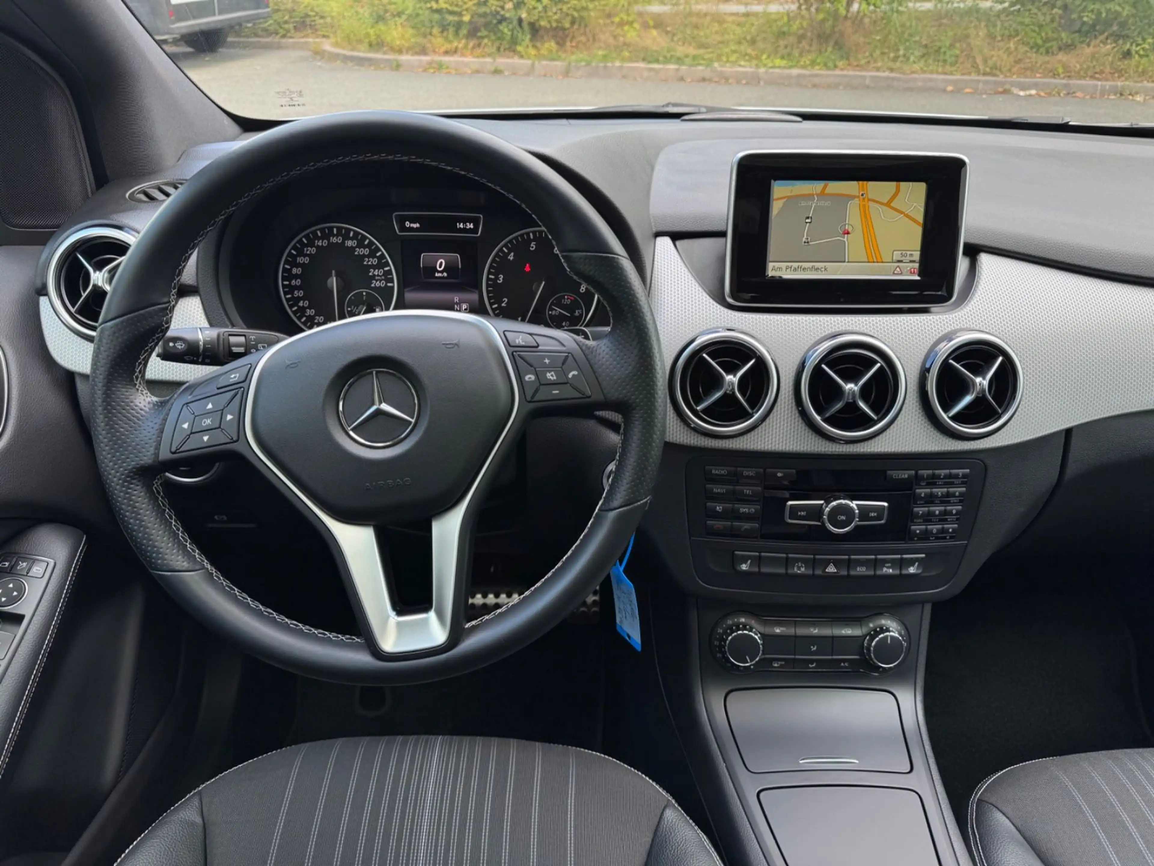 Mercedes-Benz B 220 4Matic *PANORAMA* GARANTIE* — photo 9