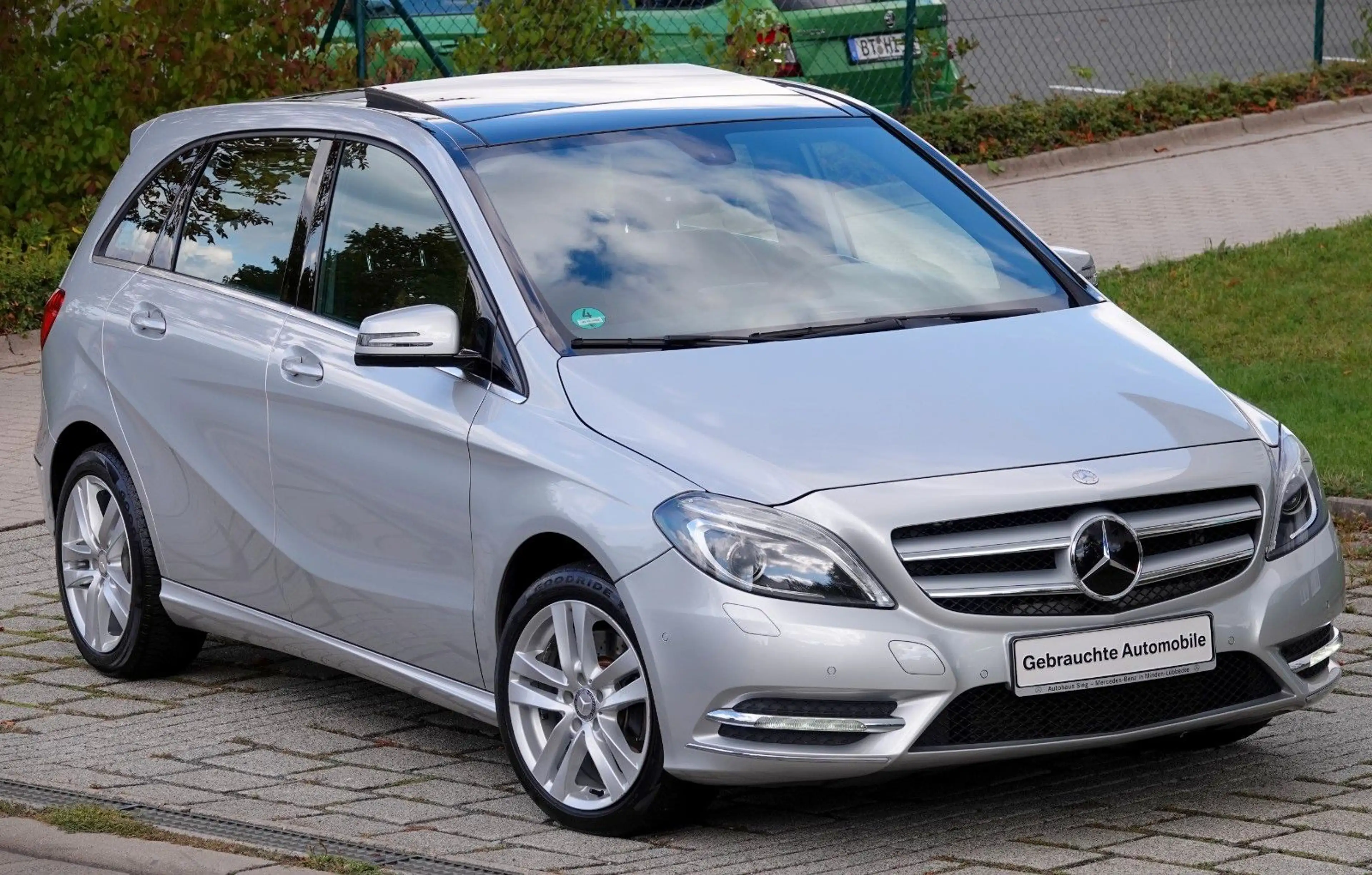 Mercedes-Benz B 220 4Matic *PANORAMA* GARANTIE* — photo 3
