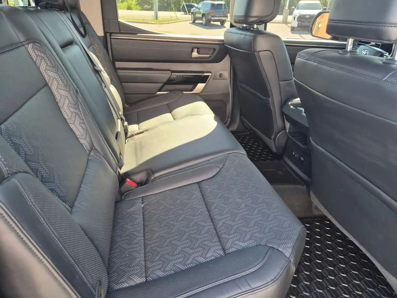 Toyota Tundra снимка Toyota Tundra