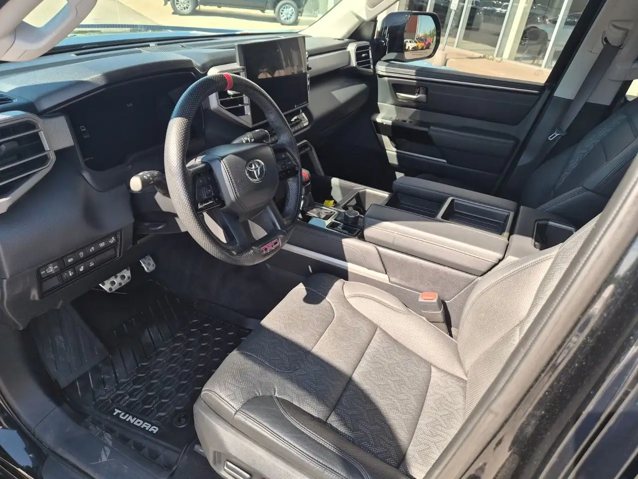 Toyota Tundra снимка Toyota Tundra