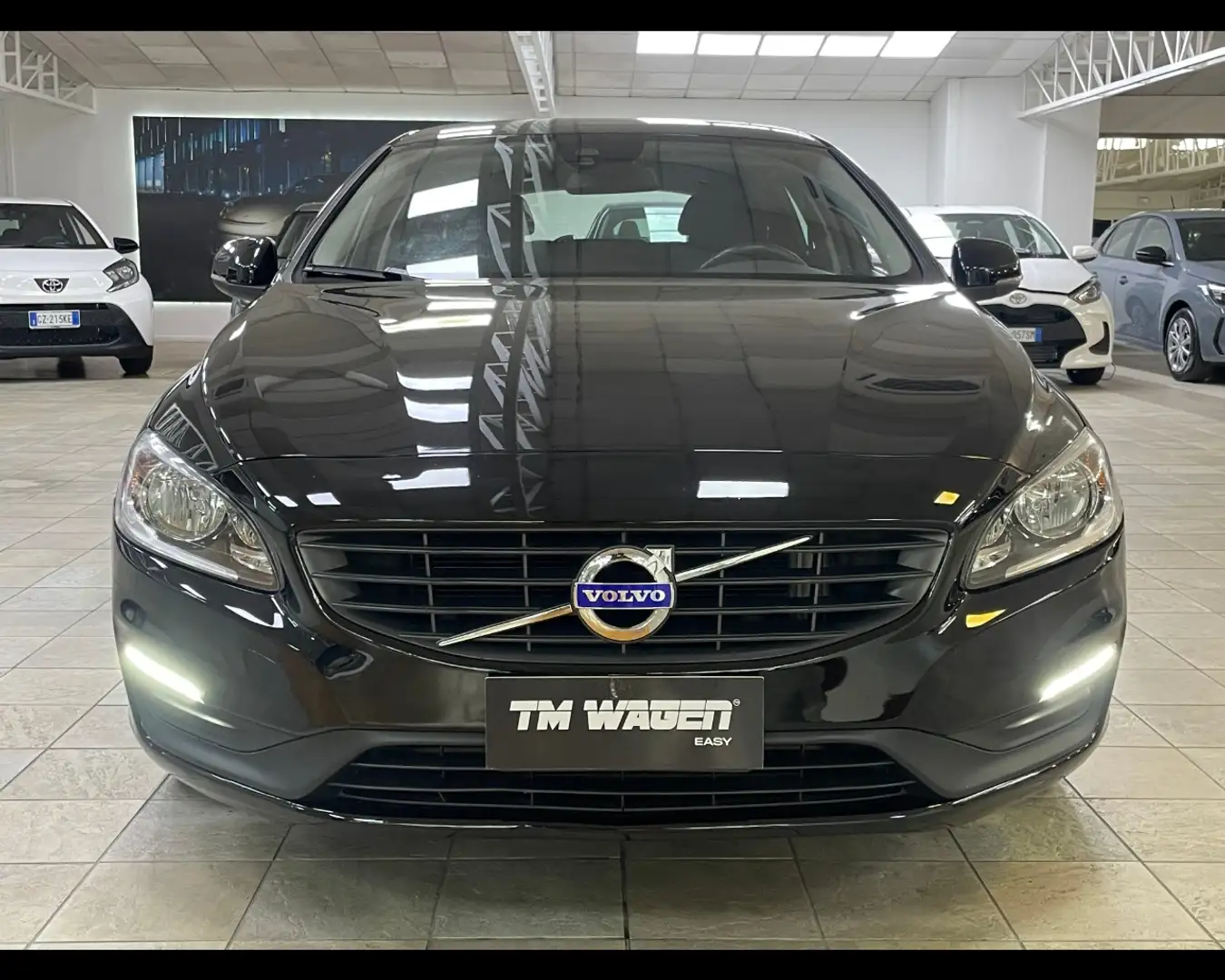 Volvo V60 D2 SW Geartronic Kinetic 120CV 2018 *IVA* Nero - 2