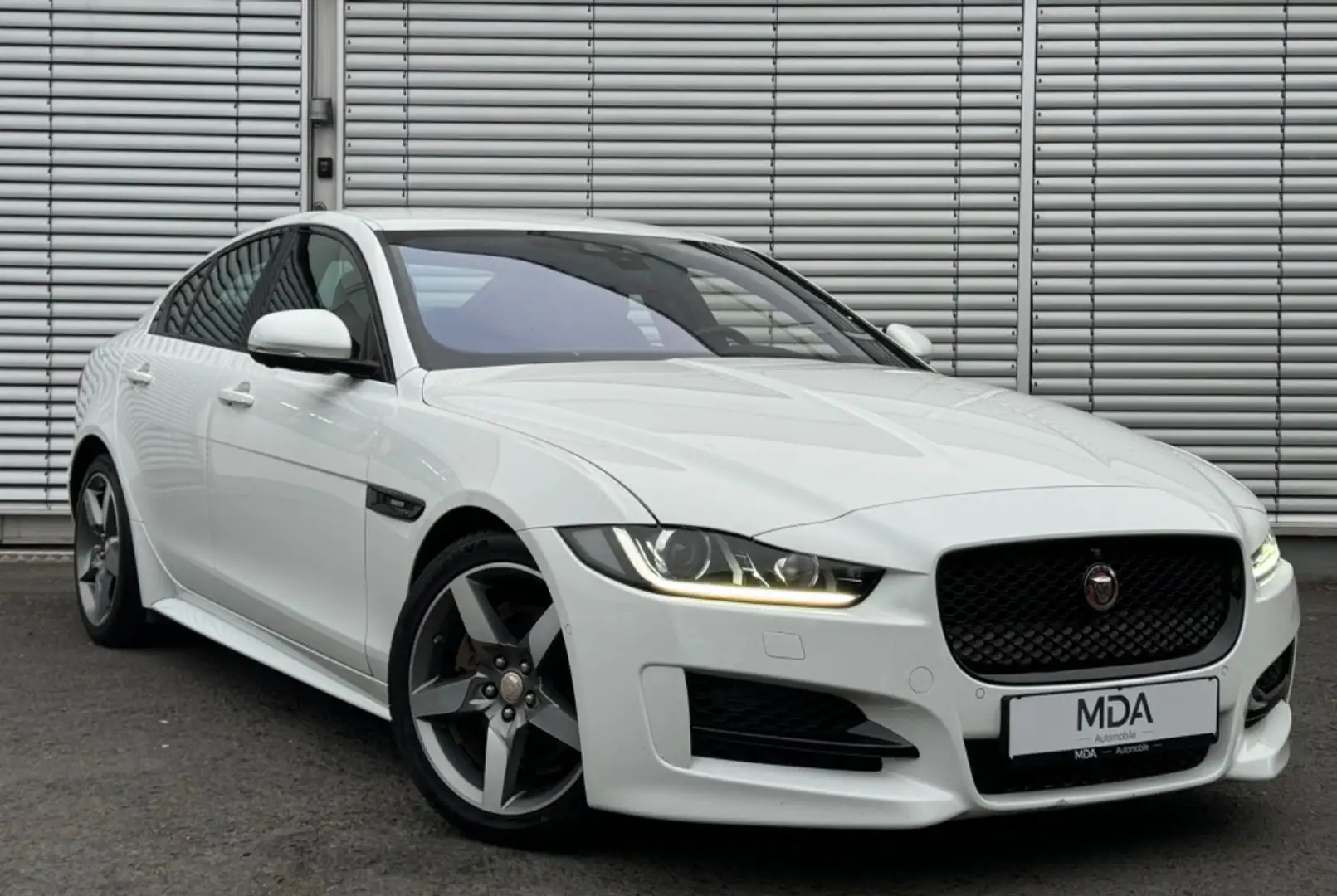 Jaguar XE 20d 180PS R-Sport Automatik Blanc - 1