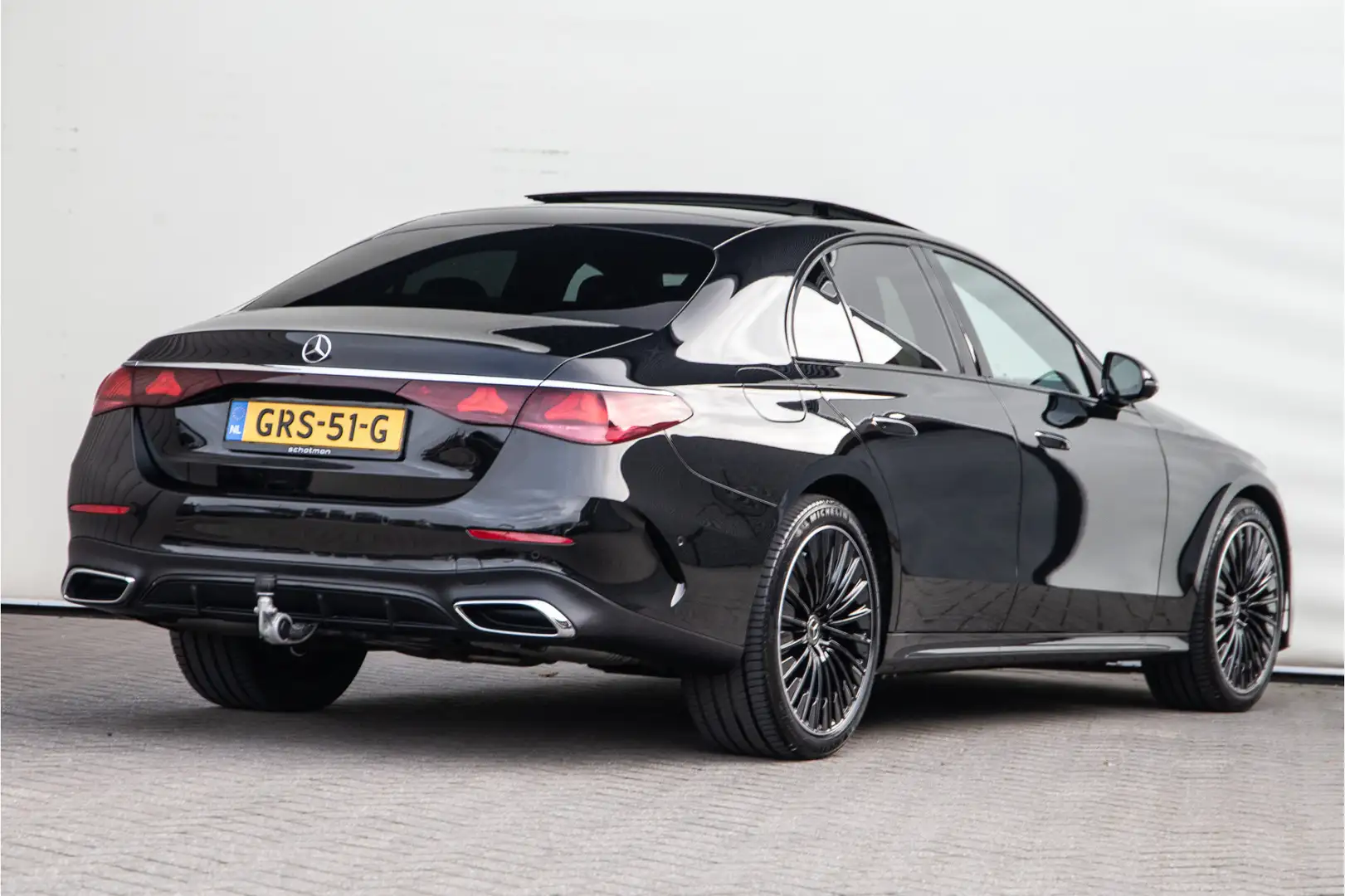 Mercedes-Benz E 300 e AMG Premium, Pano, Hyperscreen, Distronic, Night Noir - 2