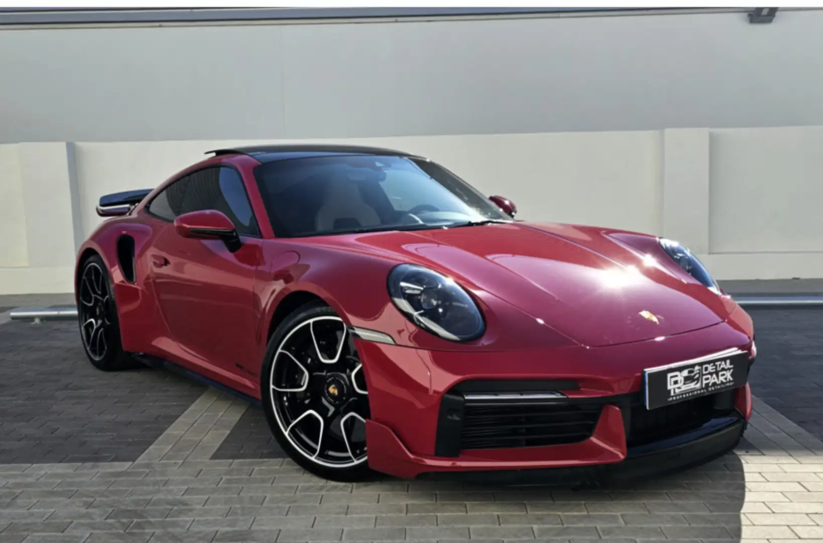 Porsche 992 Turbo S Coupé PDK Rojo - 1