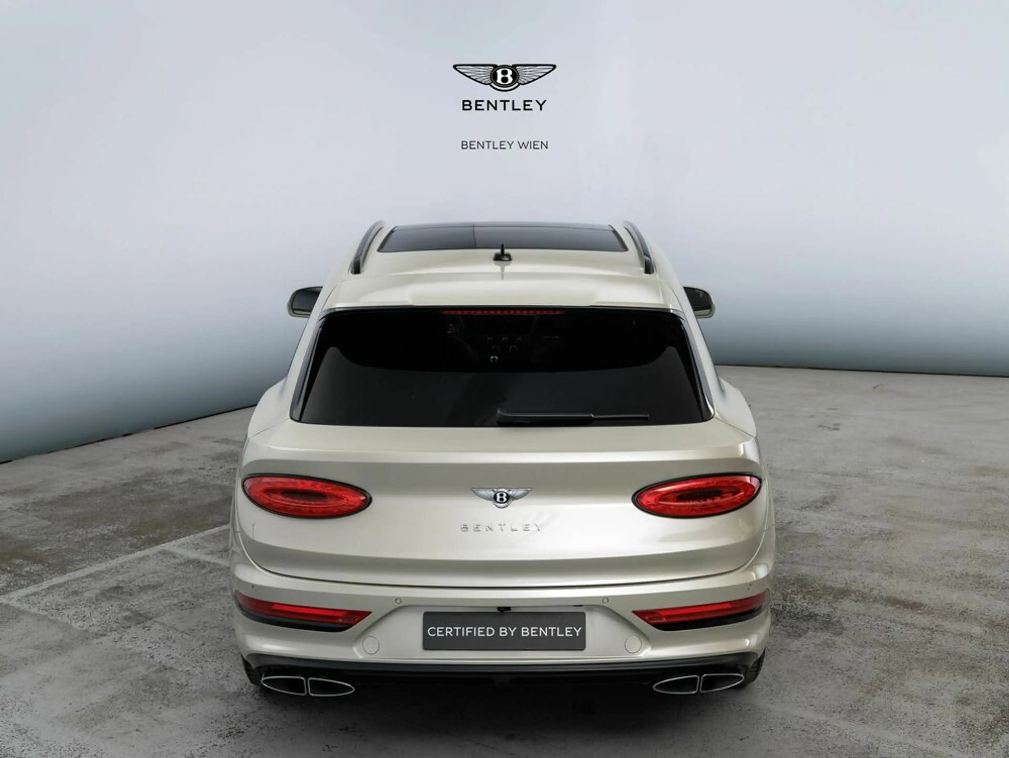 Bentley Bentayga Hybrid Mulliner Blackline | White Sand — photo 6