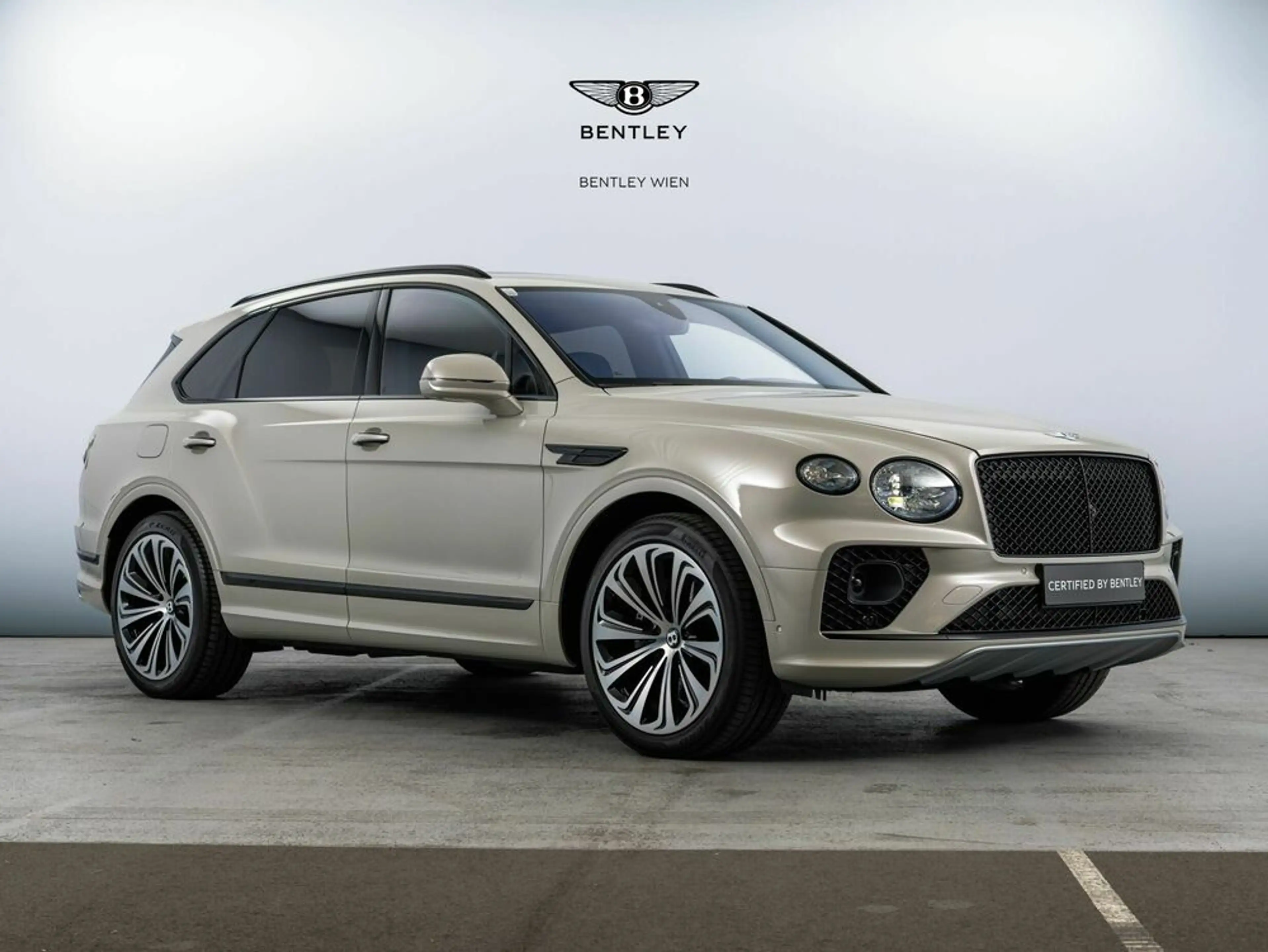 Bentley Bentayga Hybrid Mulliner Blackline | White Sand
