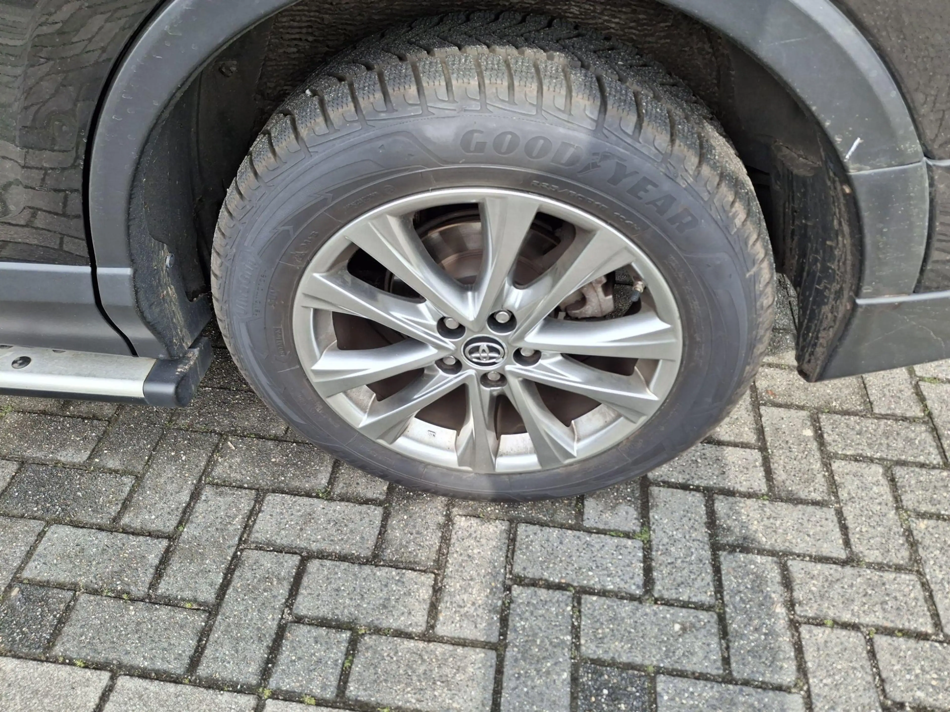 Toyota RAV 4 2.5 Hybrid AWD Executive — photo 5