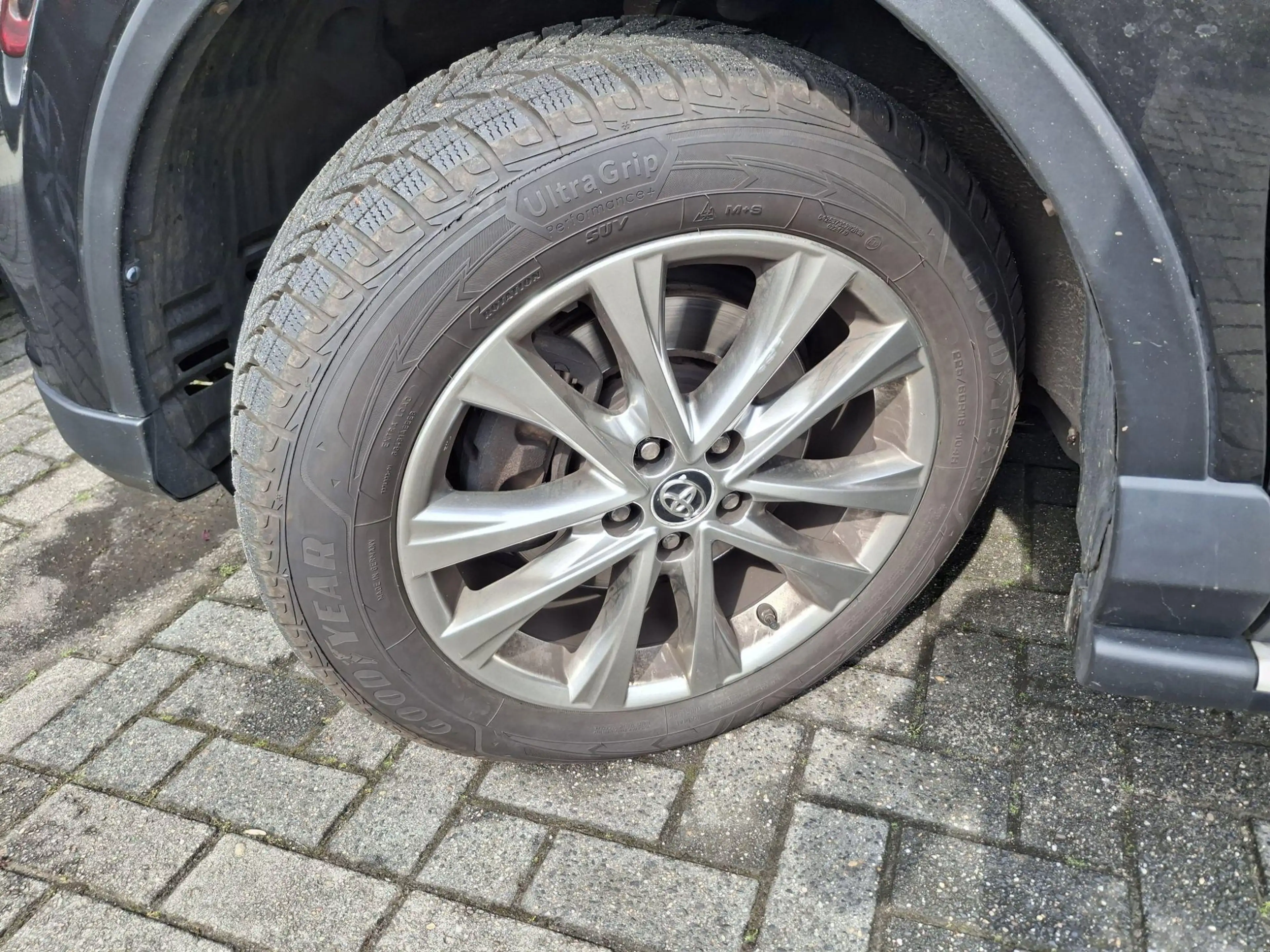 Toyota RAV 4 2.5 Hybrid AWD Executive — photo 3