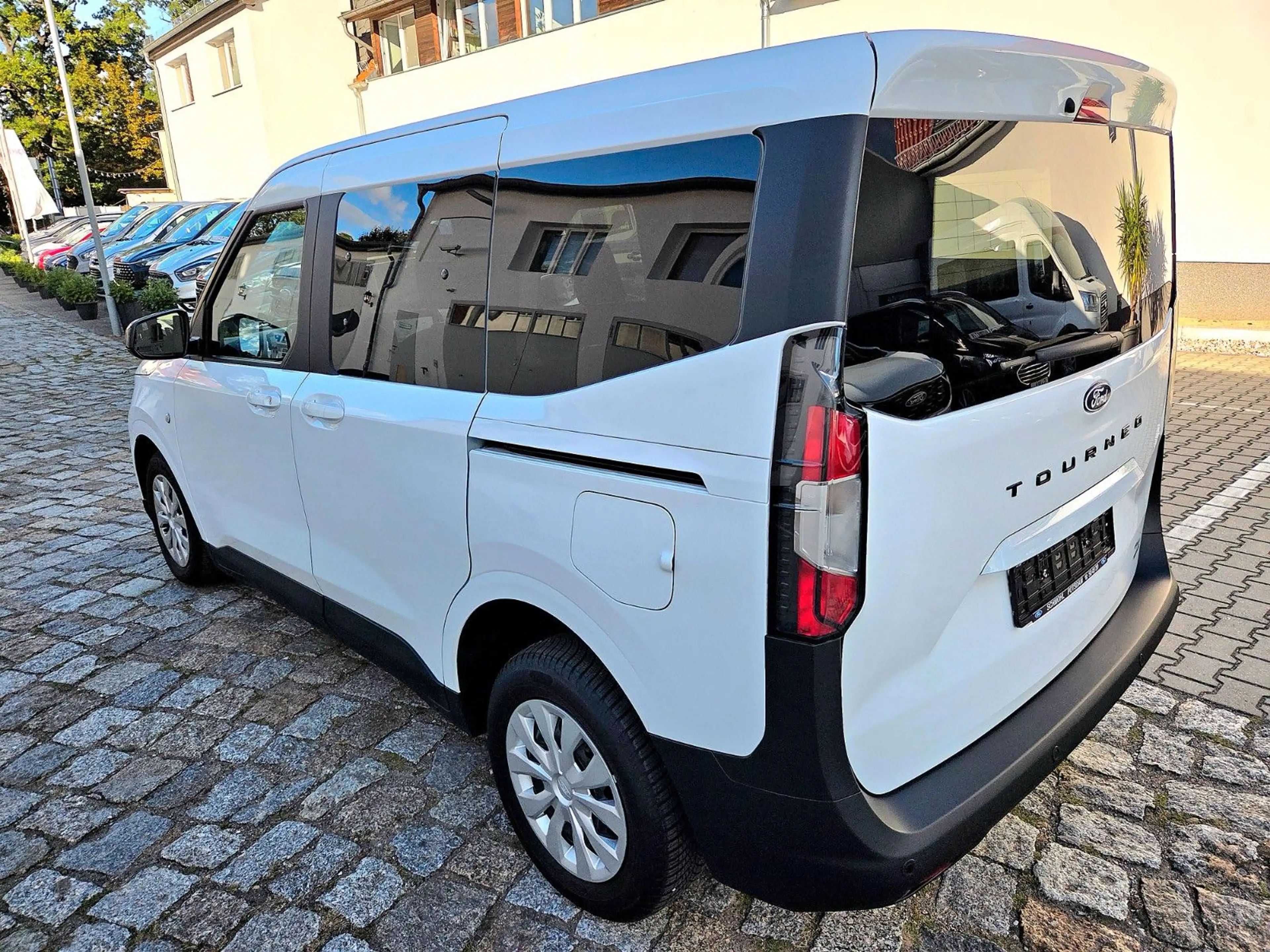 Ford Tourneo Courier Trend Navi Allwetter Totwinkel — photo 3