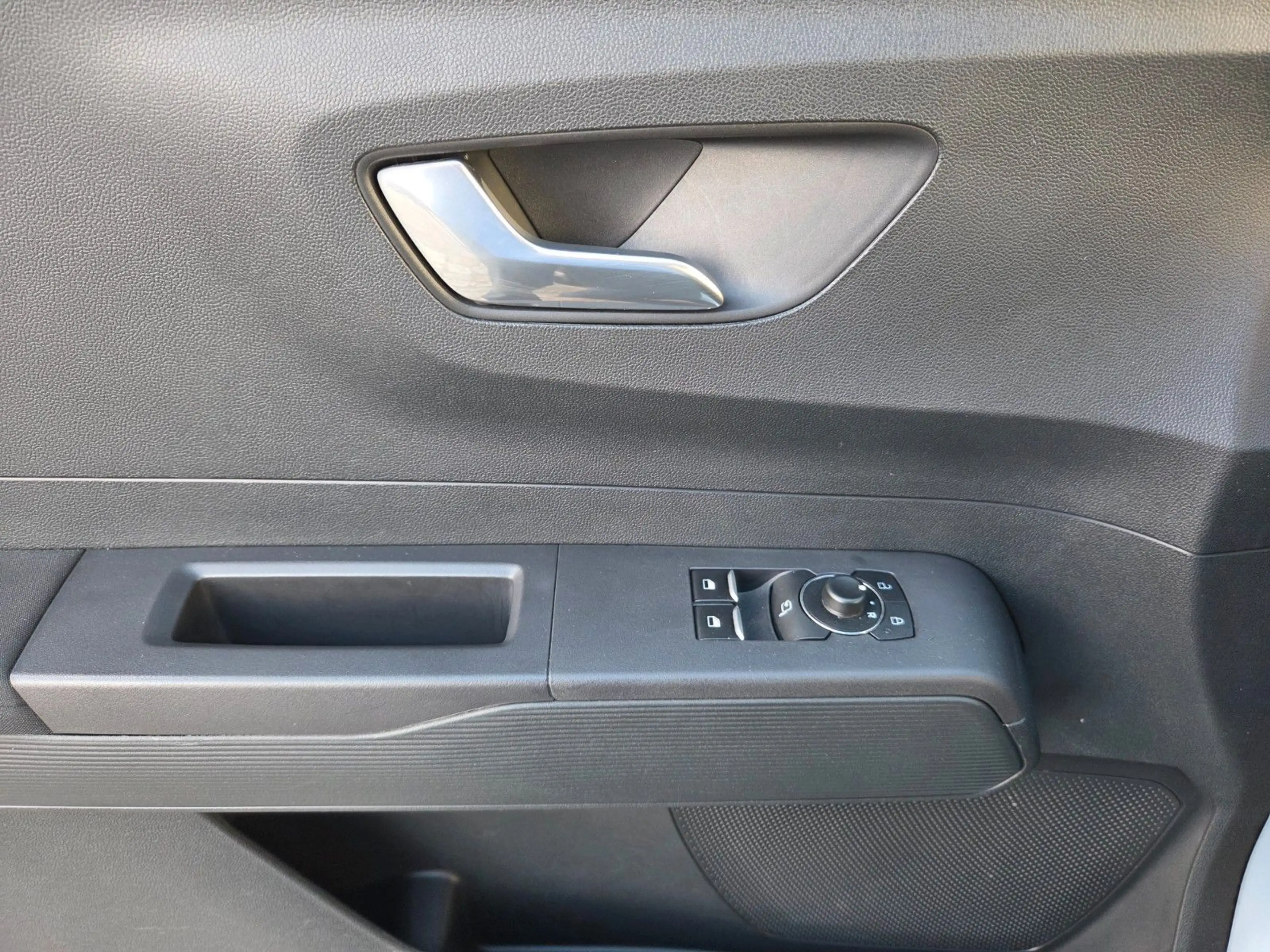 Ford Tourneo Courier Trend Navi Allwetter Totwinkel — photo 24