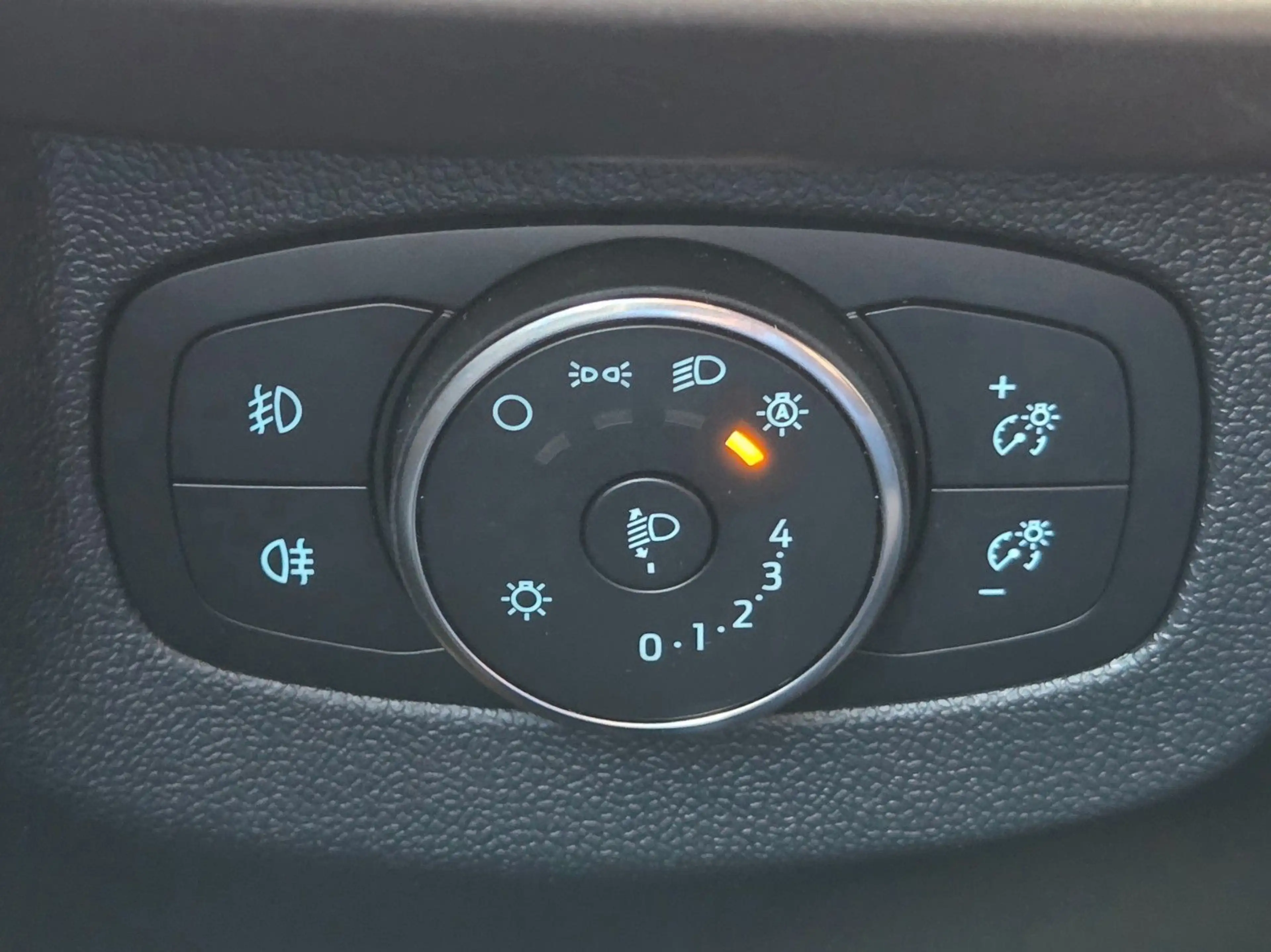 Ford Tourneo Courier Trend Navi Allwetter Totwinkel — photo 29