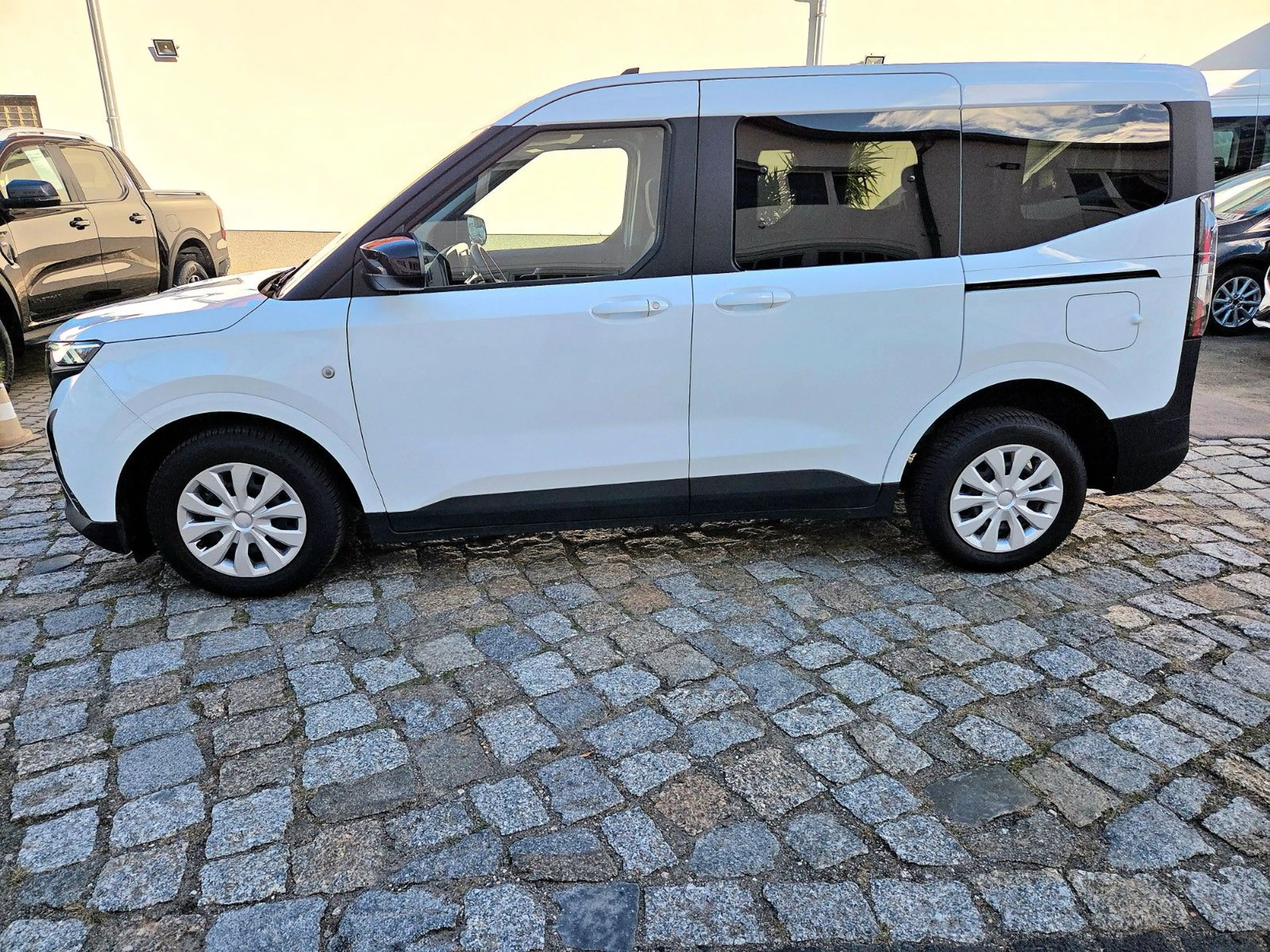 Ford Tourneo Courier Trend Navi Allwetter Totwinkel — photo 2