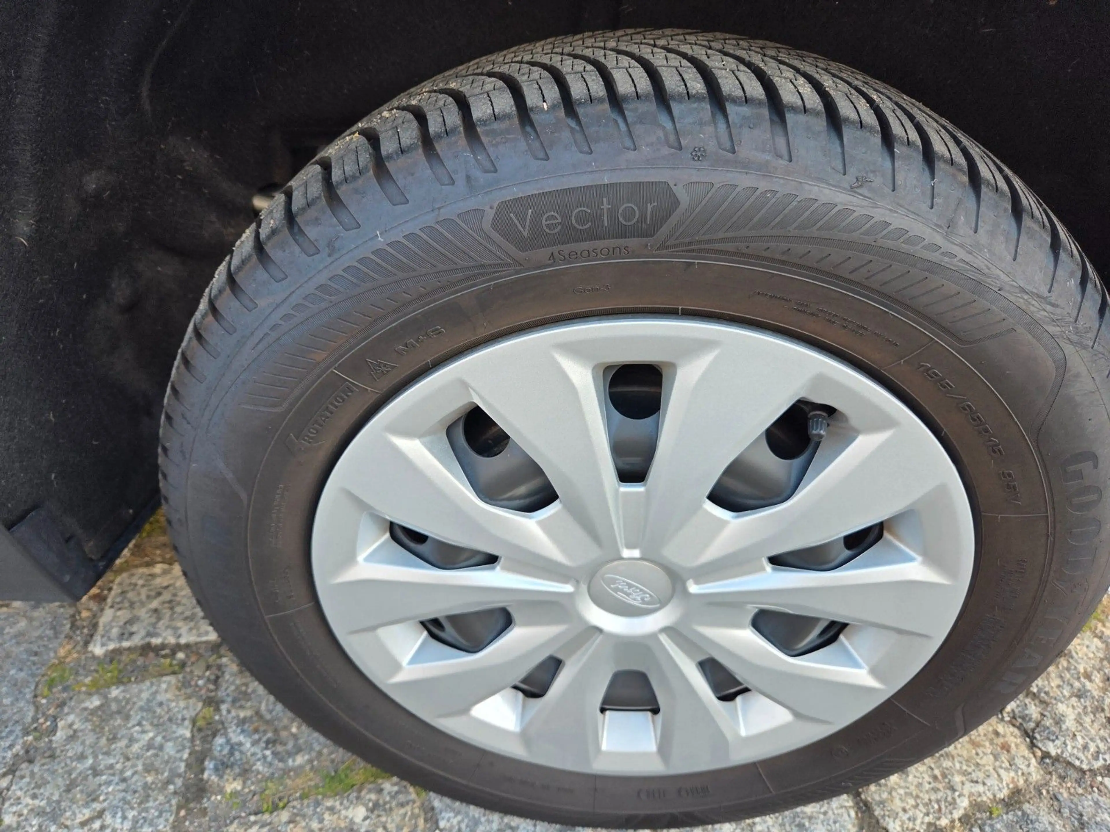 Ford Tourneo Courier Trend Navi Allwetter Totwinkel — photo 11
