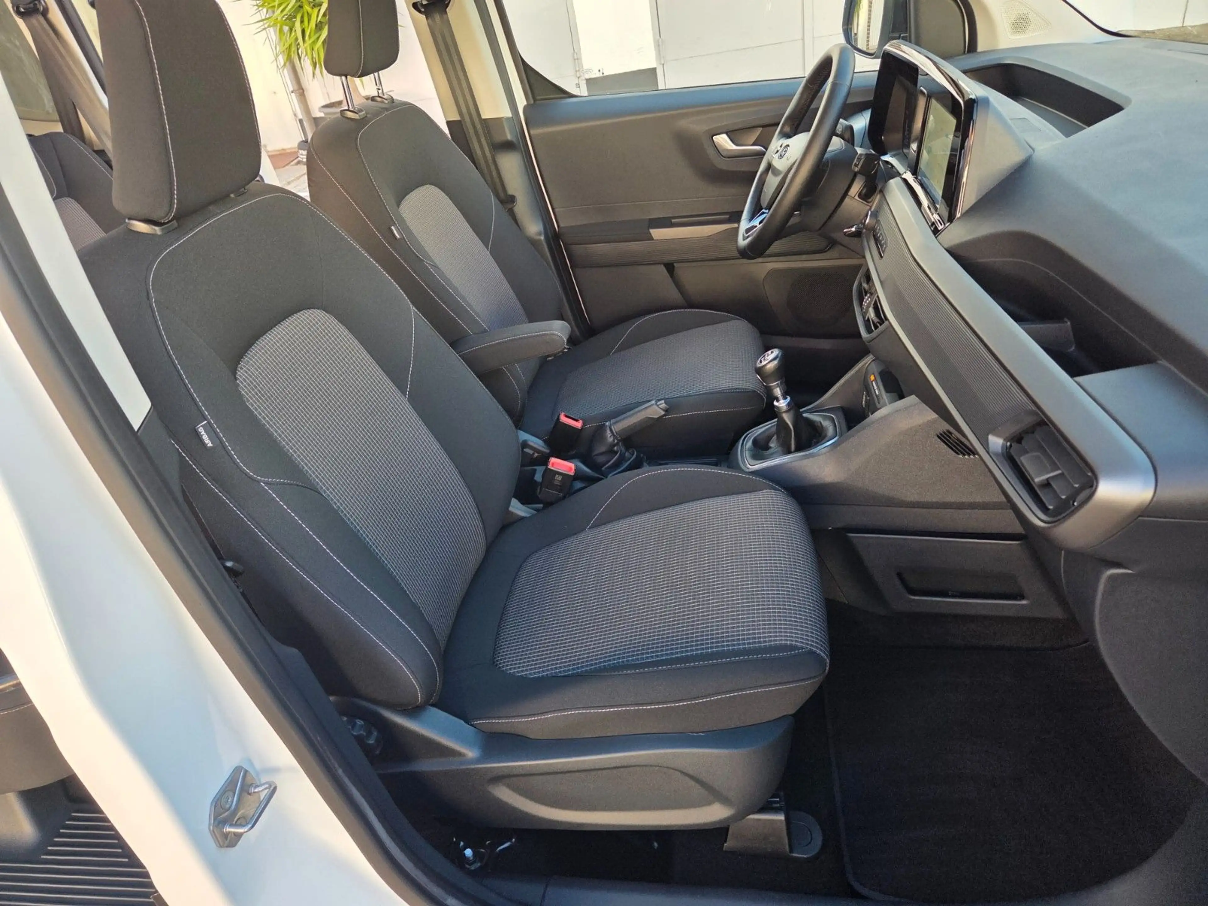 Ford Tourneo Courier Trend Navi Allwetter Totwinkel — photo 20