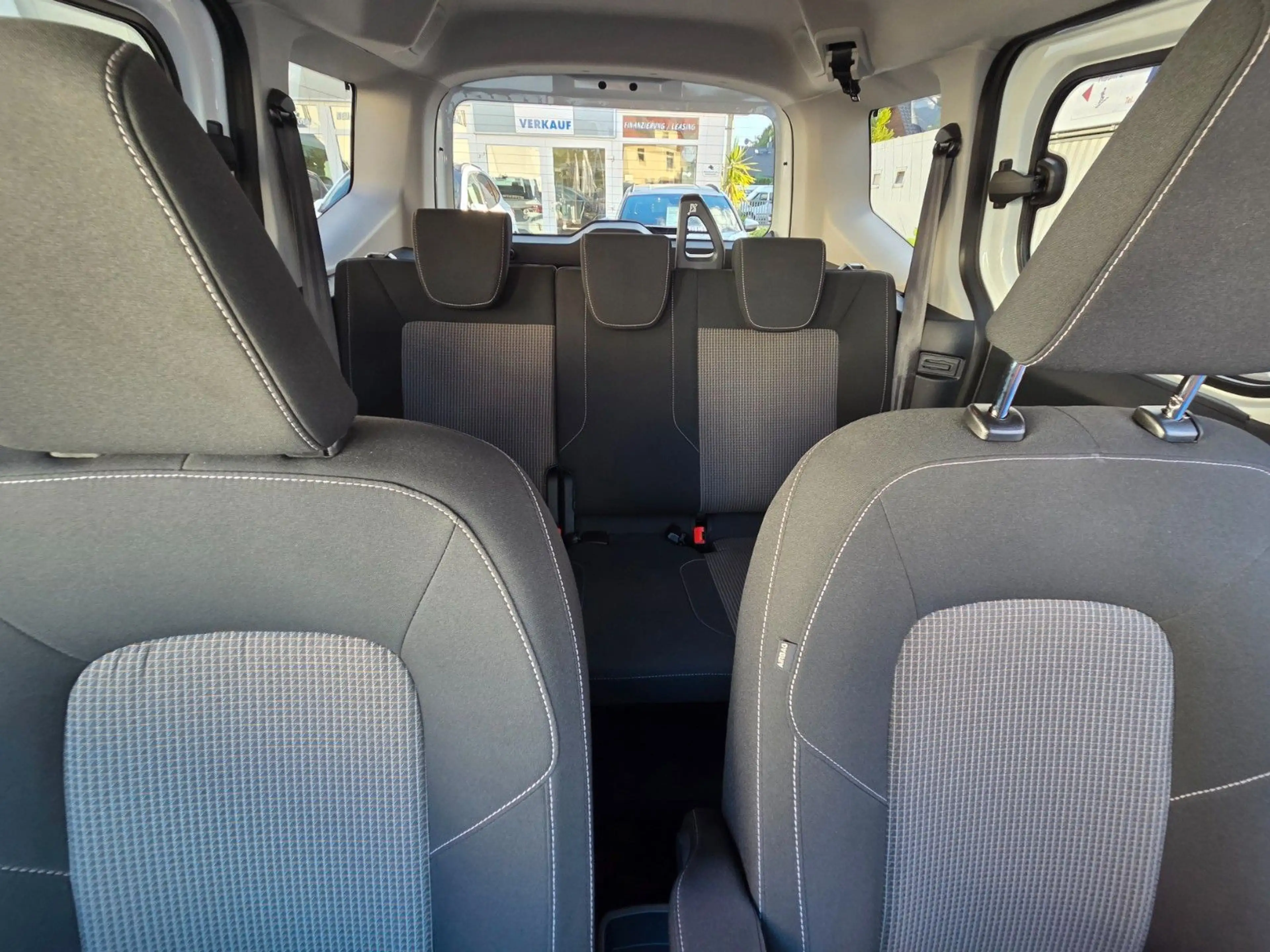 Ford Tourneo Courier Trend Navi Allwetter Totwinkel — photo 36