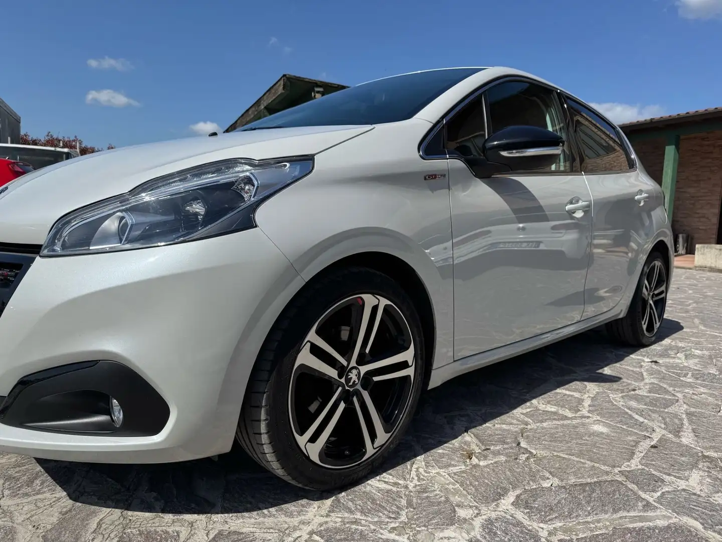 Peugeot 208 BlueHDi 100 S&S 5 porte GT Line neopatentati Grigio - 1