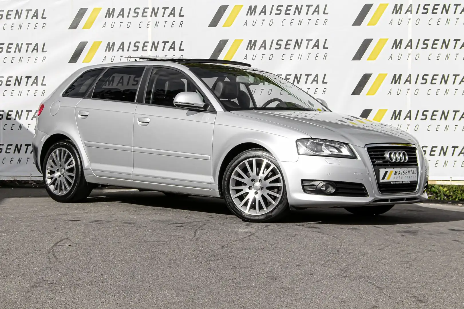Audi A3 2.0 TFSI Ambiente Quattro|Leder|Pano|PDC|Temp Stříbrná - 1